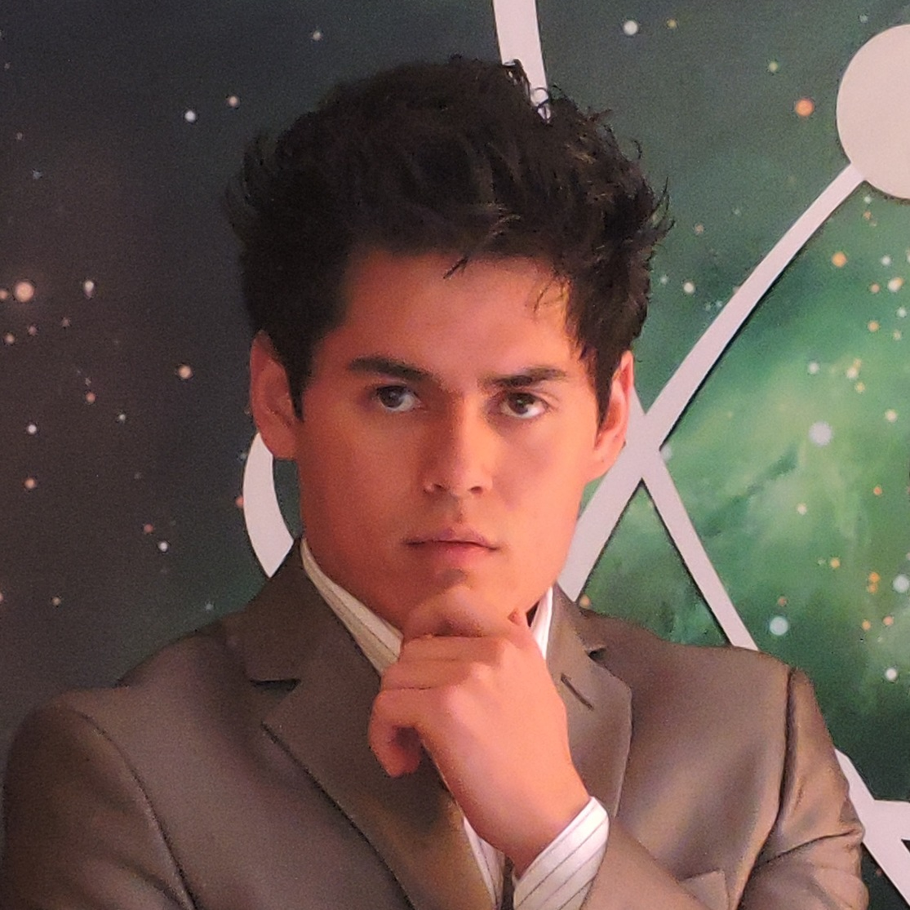 Cómo funciona la tarjeta de presentación inteligente hecha en Puebla | Entrevista Atombits  episode artwork