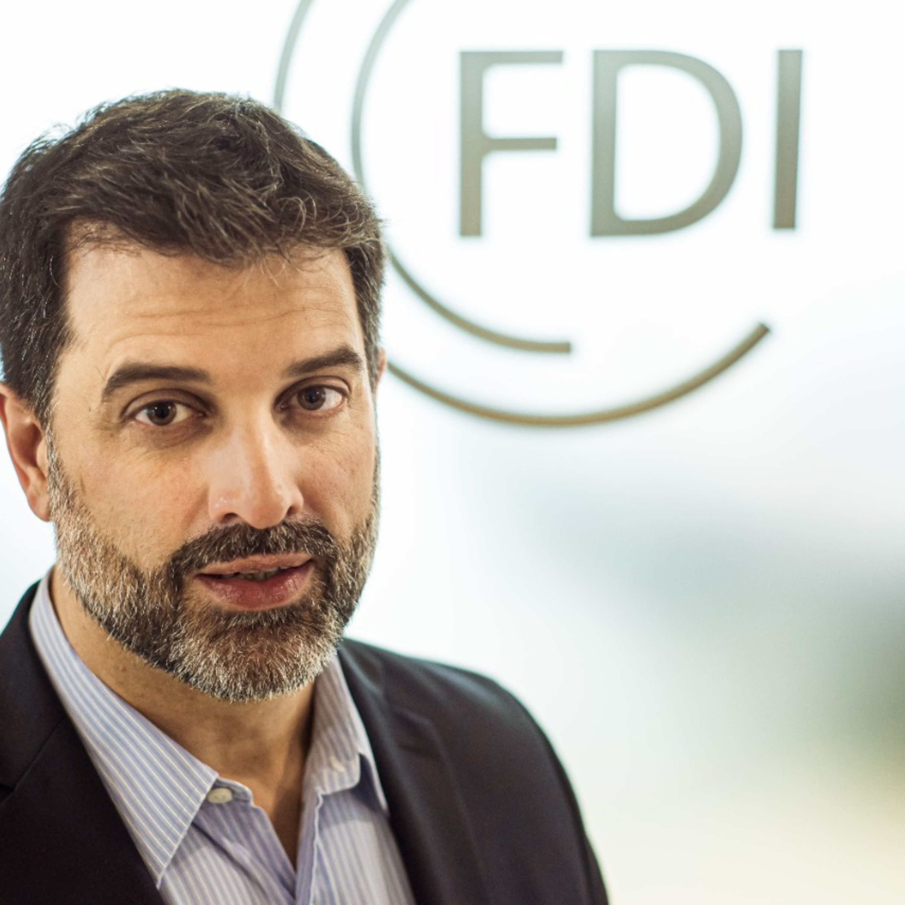 Finanzas personales. "Operar a bajo costo: La obsesión de quienes se autogestionan" | Entrevista con FDI episode artwork