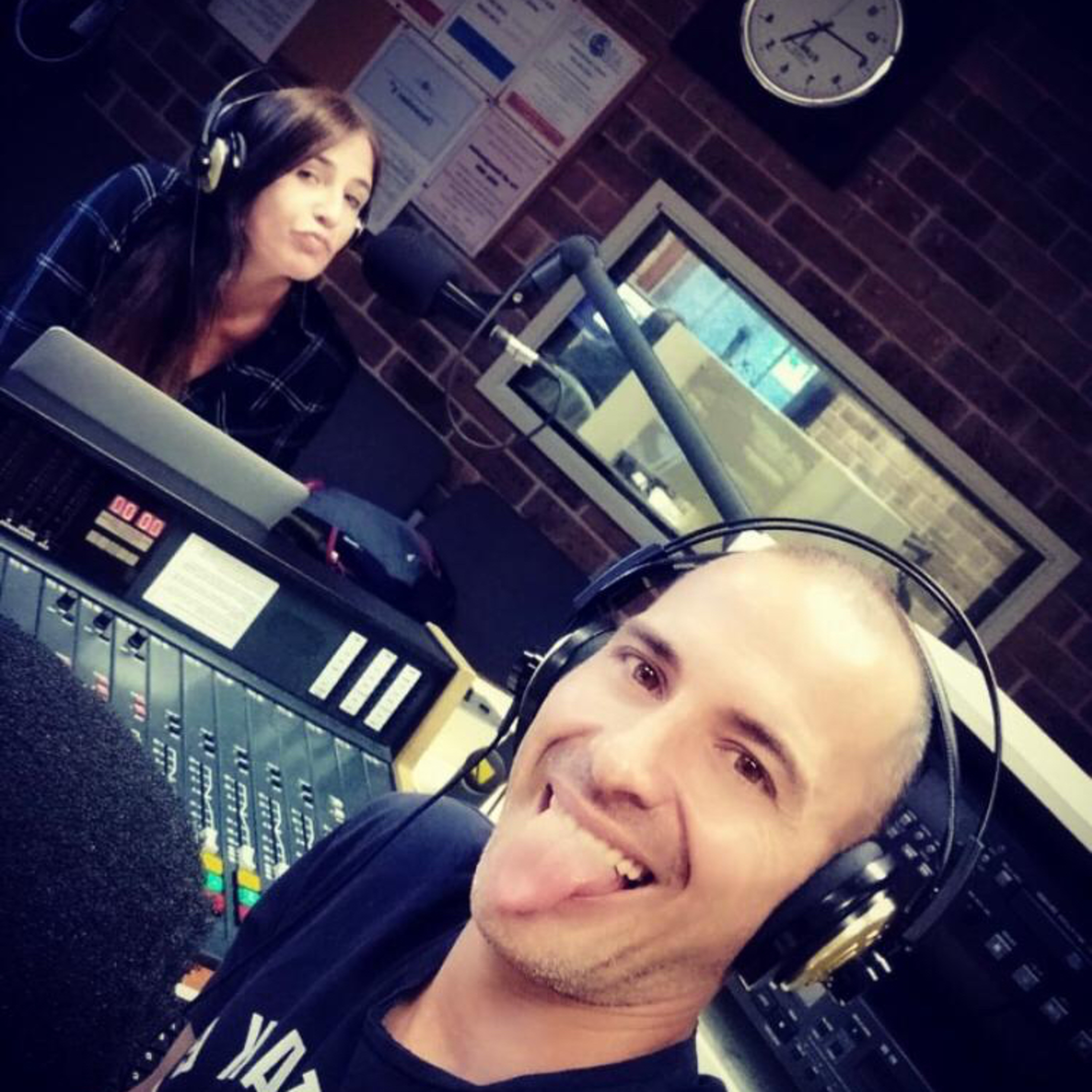 Tu programa en Castellano en Brisbane, Radio 4EB, FM98.1