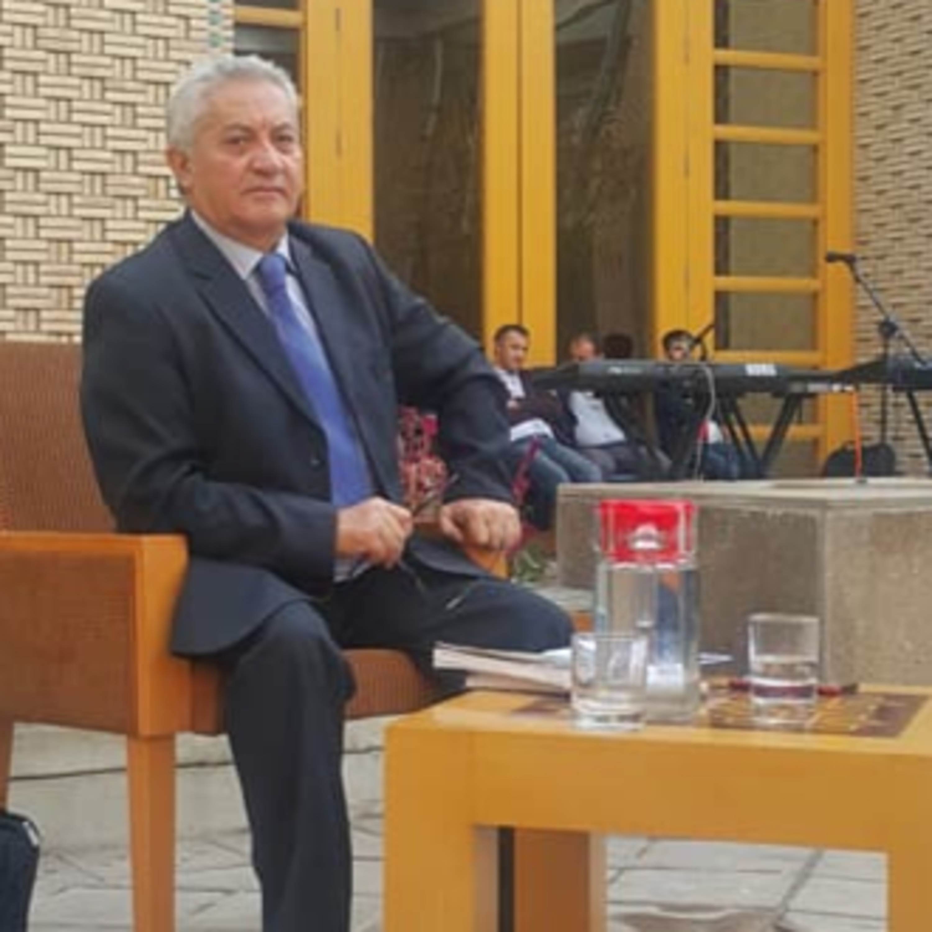 کاور шоир ва таронасаро Сардор Раҳдор