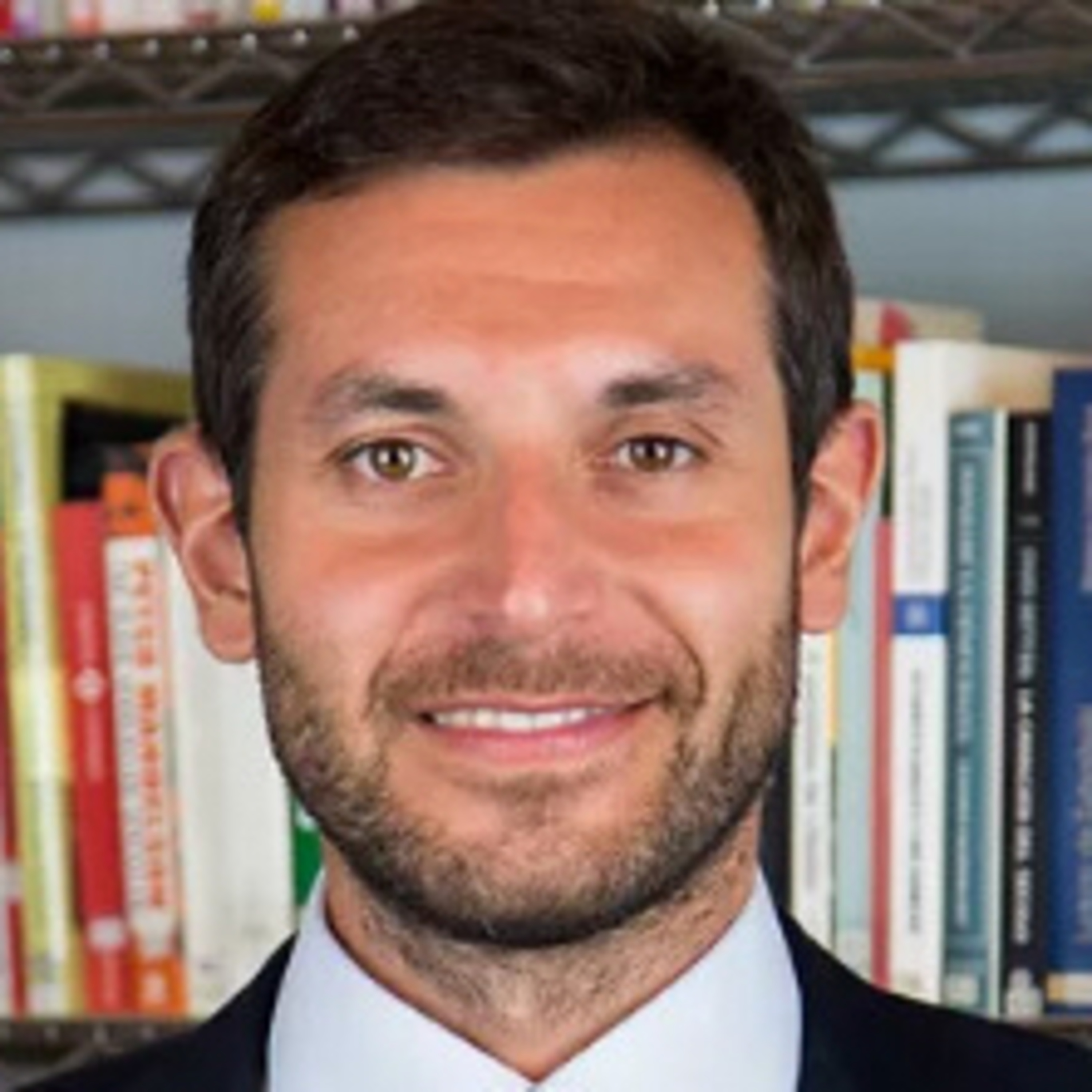 Gli influencer del sociale. Conversazione col social media strategist Pietro Raffa (MR Associati) episode artwork