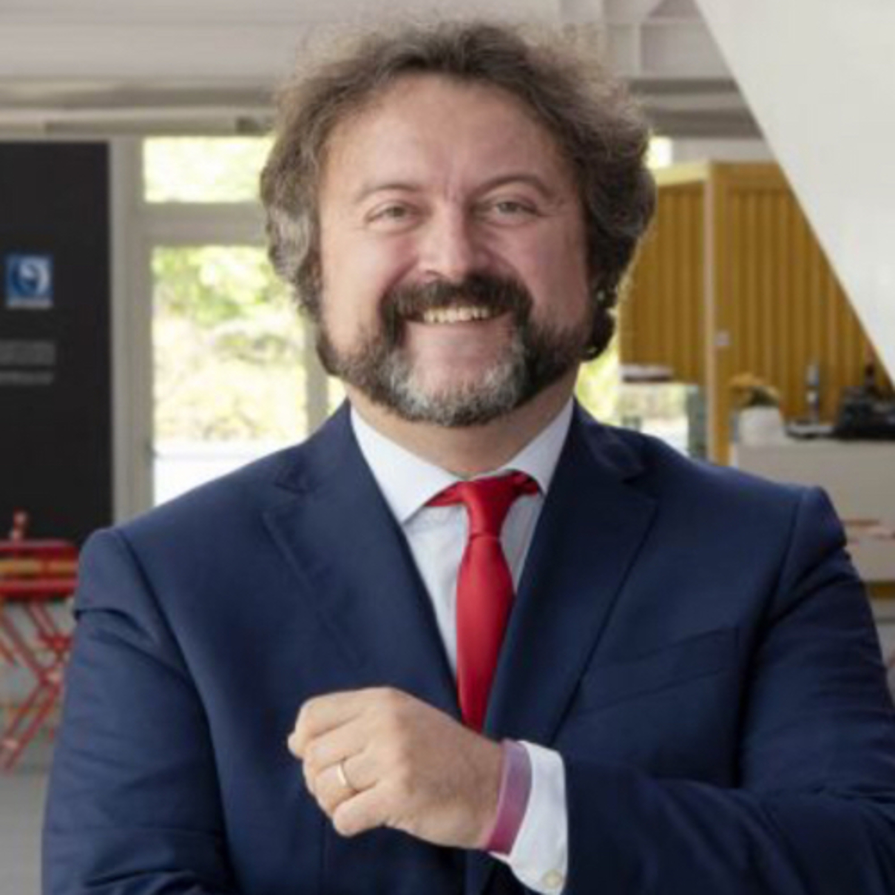 Bezos filantropo? Restituire va sempre bene. Parla Antonio Danieli, direttore Fondazione Golinelli episode artwork