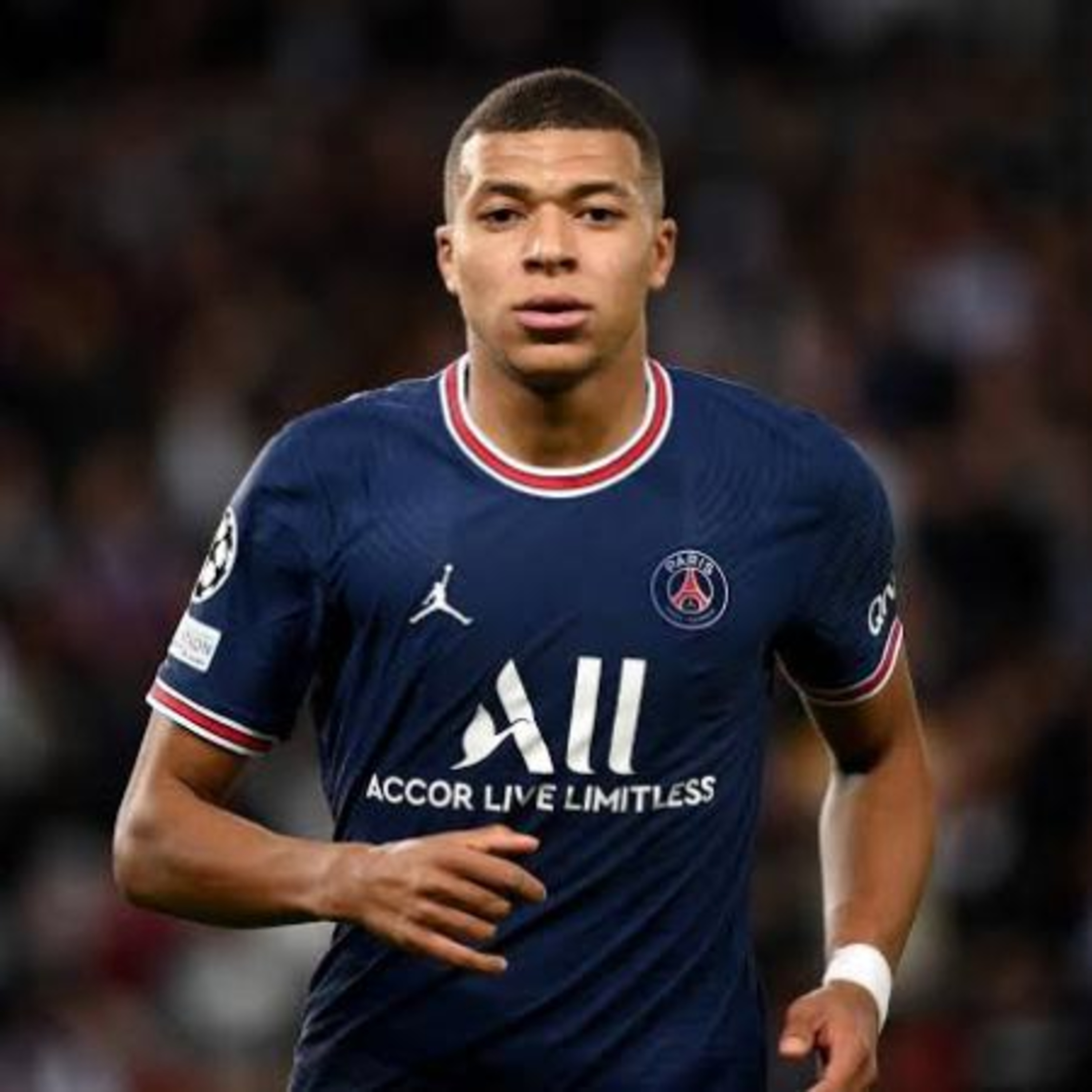 Paris Saint-Germain prepare their final bumper deal to keep Kylian Mbappe at the club. episode artwork