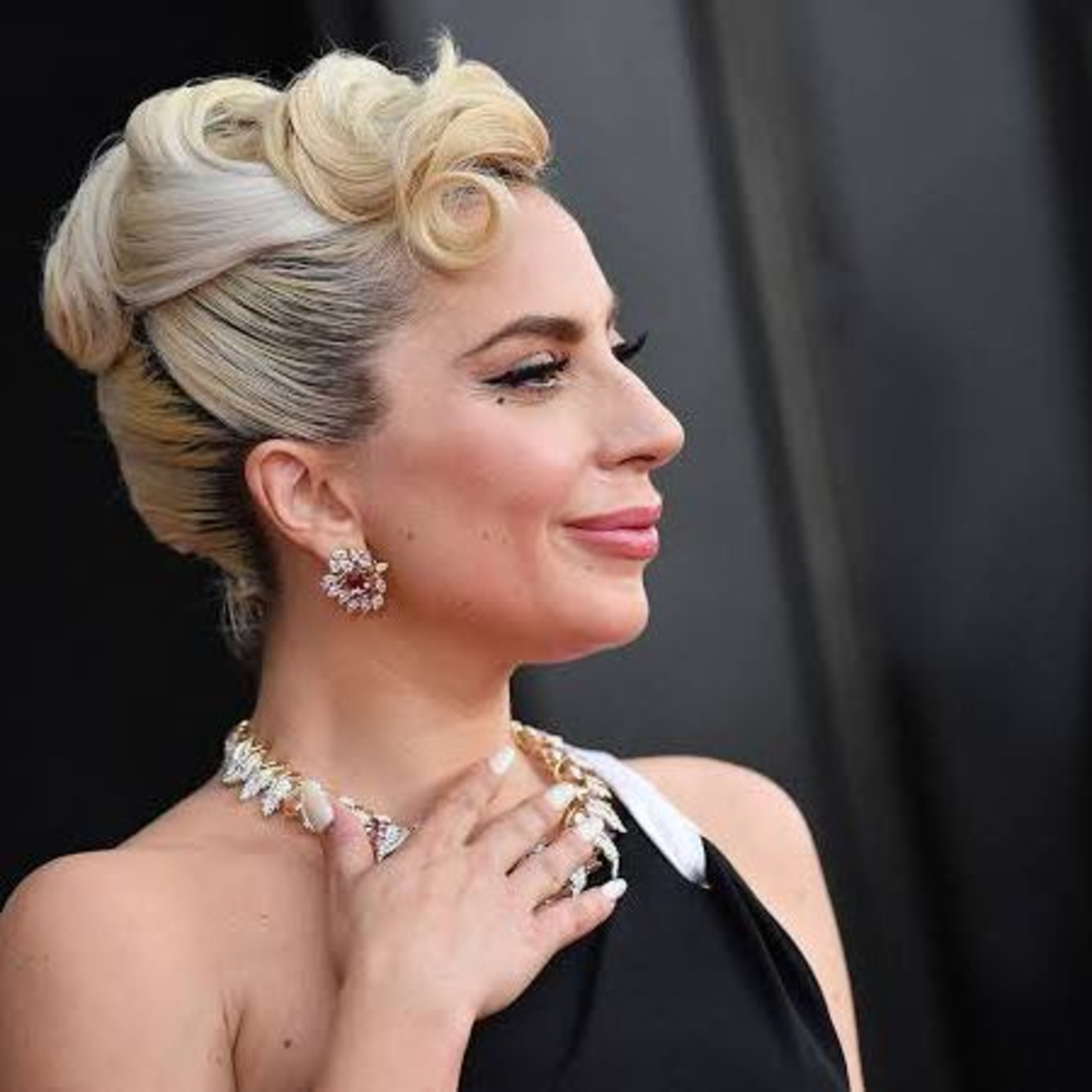 Lady Gaga replies a fan who claimed to “miss” the old Gaga. episode artwork