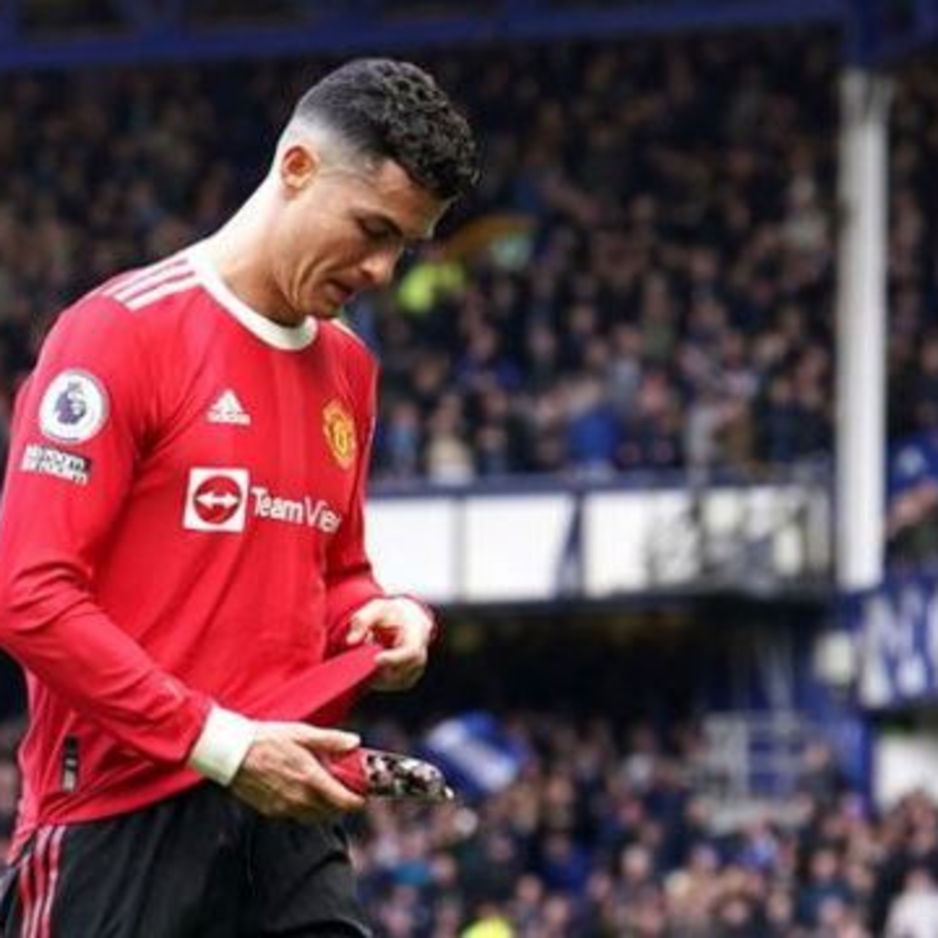 Ronaldo issues apology for damaging fan’s phone following Manchester United loss on Saturday. episode artwork