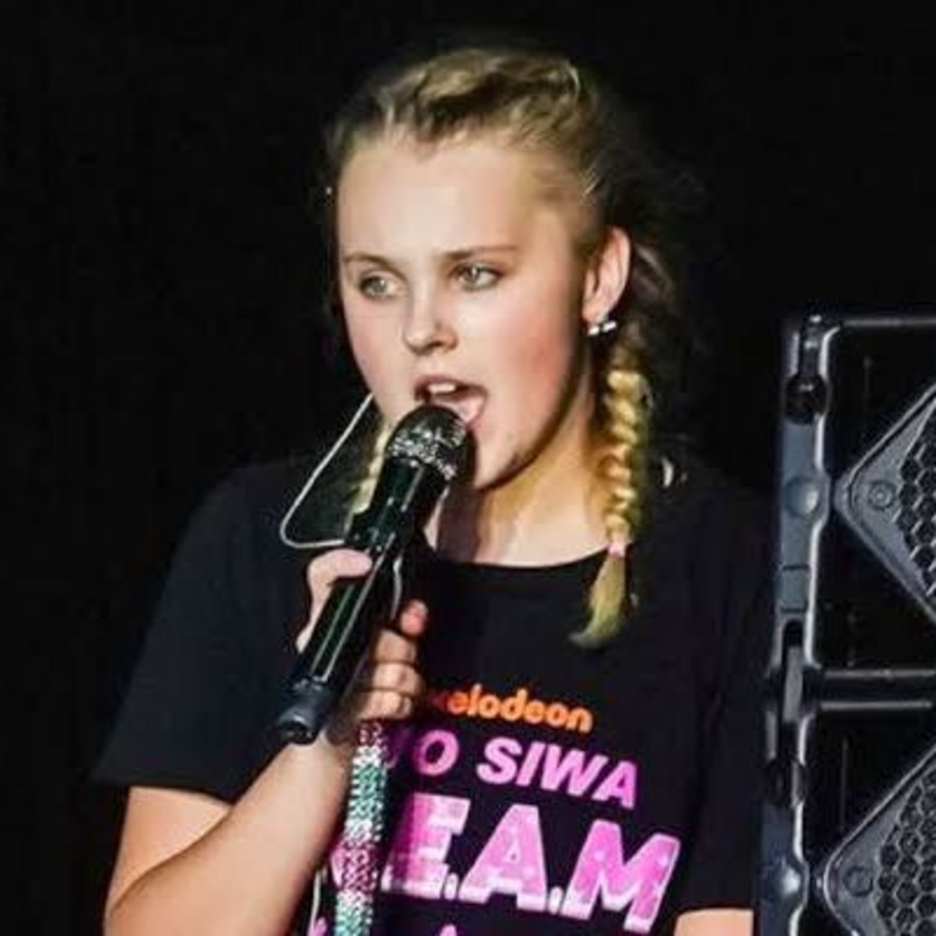 JoJo Siwa reveals she was not invited to the 2022 Nickelodeon’s Kids’ Choice Awards despite being nominated for an award. episode artwork