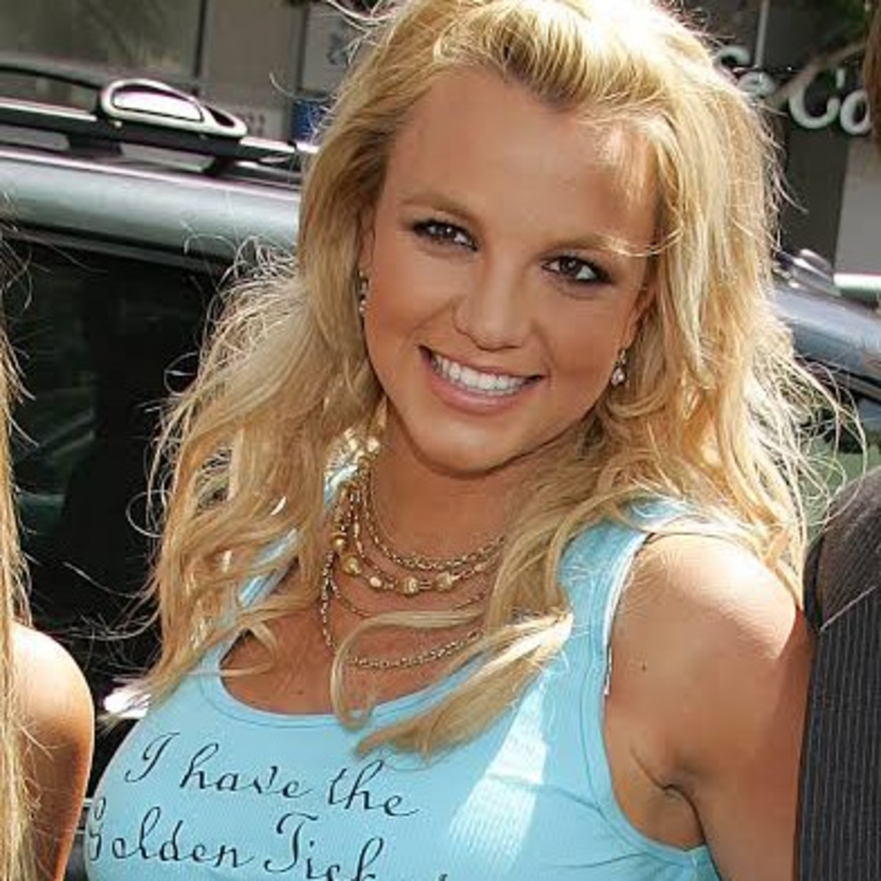 Britney Spears reveals she’s expecting her first child with fiancé Sam Asghari. episode artwork
