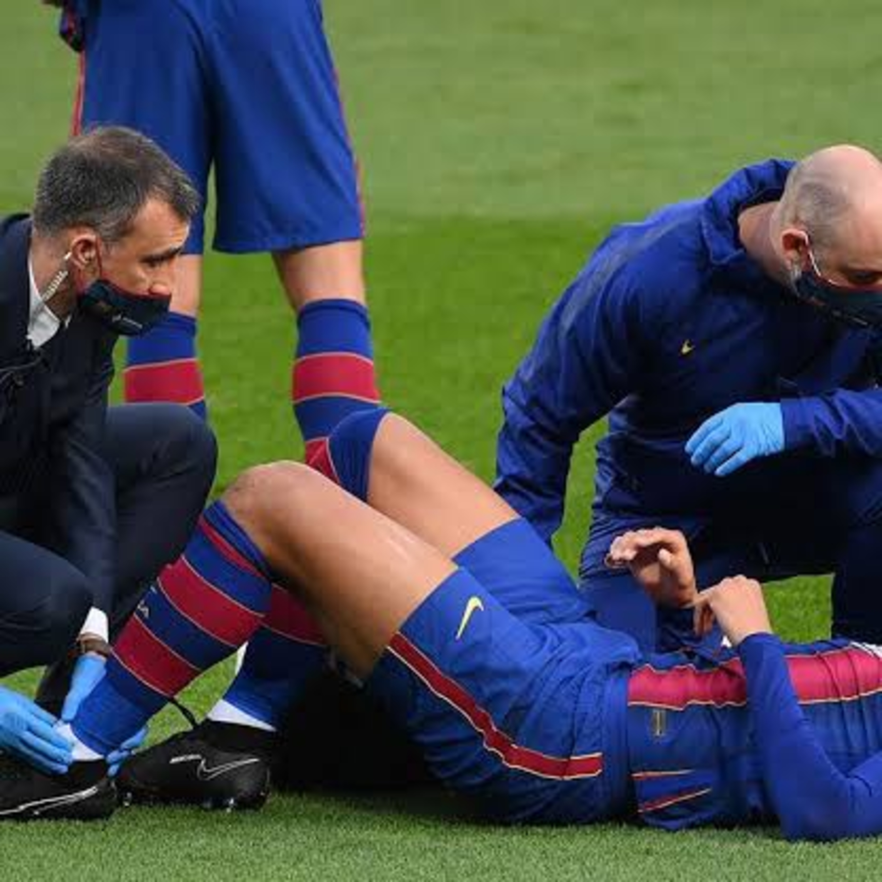 Pedri sustained a serious muscle problem in Barcelona’s Europa League defeat to Eintracht Frankfurt. episode artwork