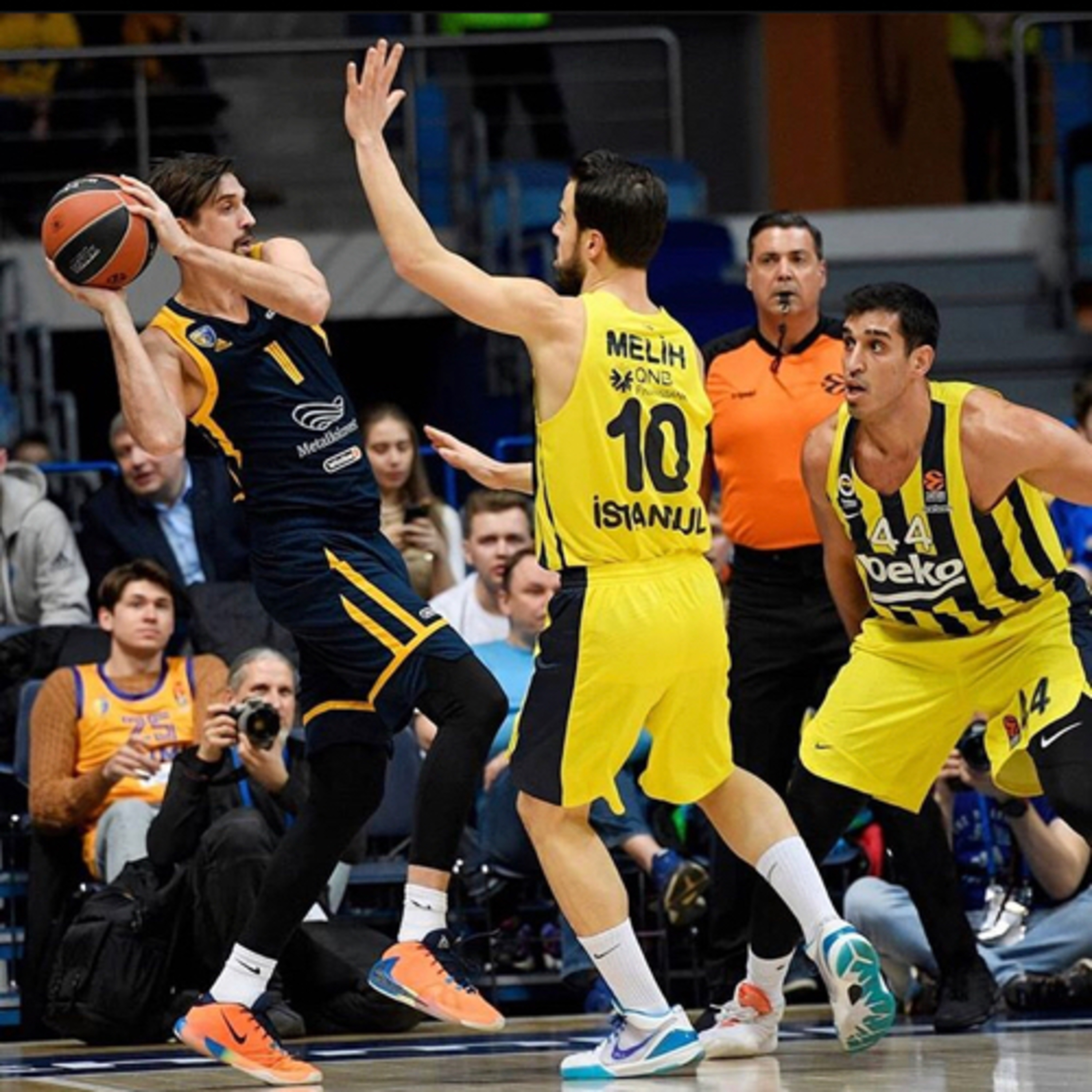 3 Kısa #25 | Rekorlara doymayan adam Larkin, Fenerbahçe’nin playoff yer kapma mücadelesi, Oly-Milano