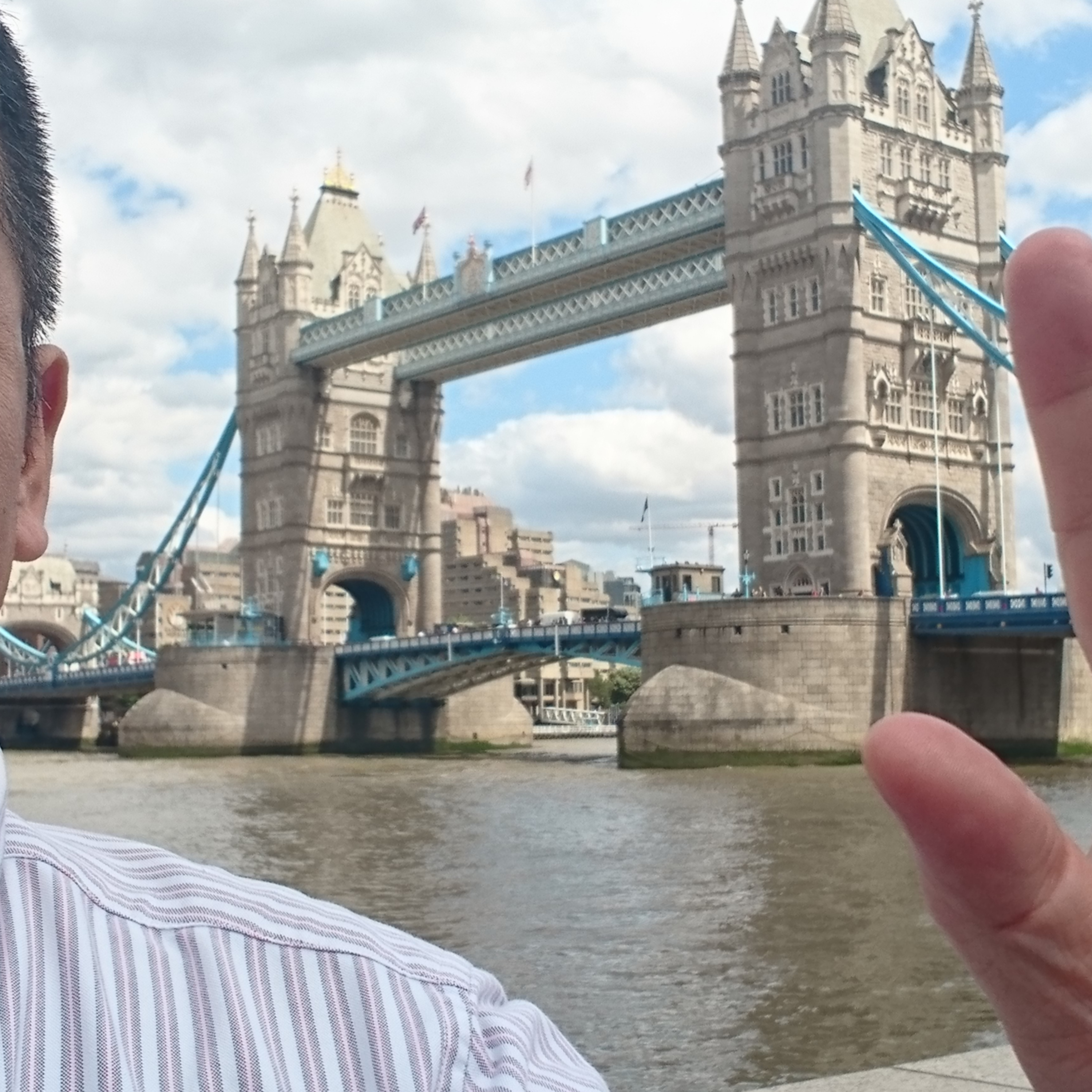 長くて、すみませんｗ。最初のロンドン旅はなんと３日も遅れて行動開始（モスクワで足止め、宿探しで１日使い、翌朝発熱でダウン）、あとタワーブリッジのこと。ちなみに、飛行機は自由席でした（社会主義なので） episode artwork