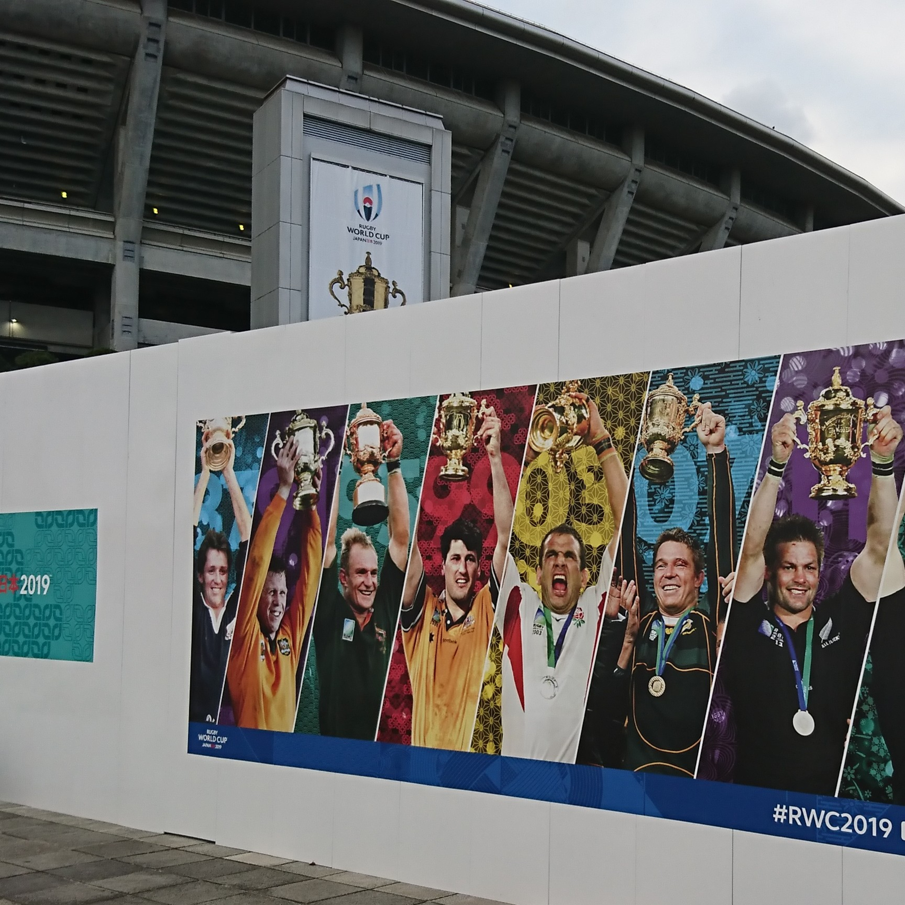 ラグビーワールドカップ2019。プールA。日本、スコットランドをくだし、全勝首位で、日本初の決勝トーナメント進出。日本チーム、おめでとうございます！誇りに思います。 episode artwork