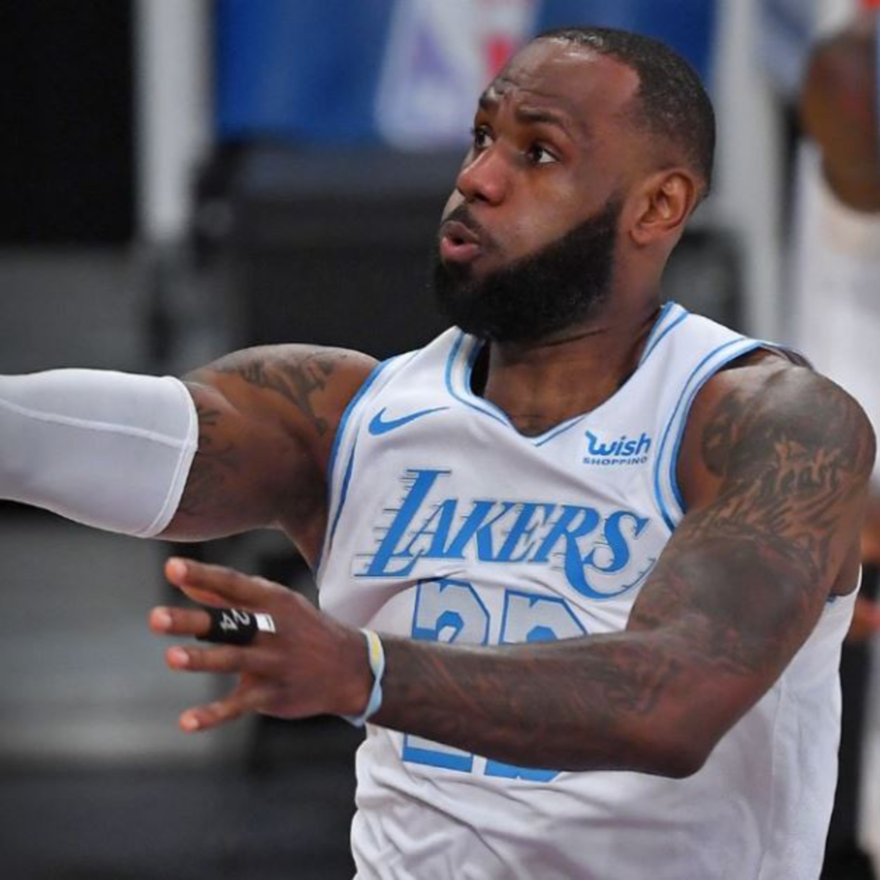 Lakers Fast Break- Lakers-Mavericks Christmas Post Game Show