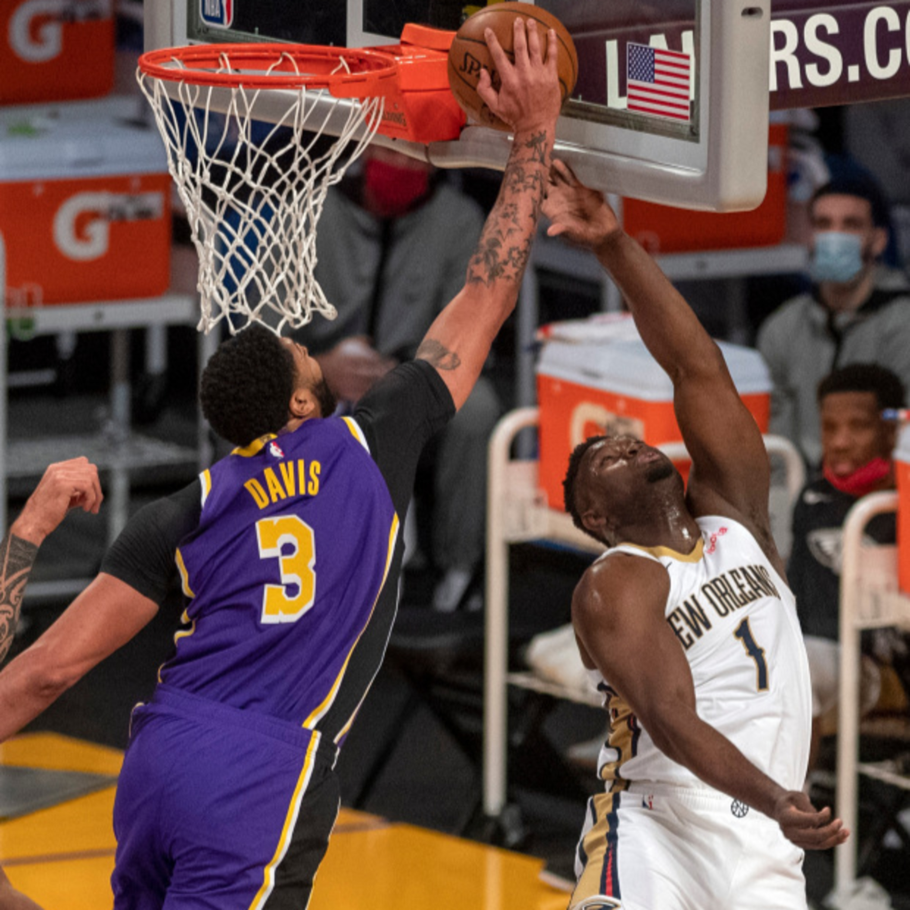 Lakers Fast Break- Lakers-Pelicans Post Game Wrap Up, NBA Contenders, and a Gingerbread Man!