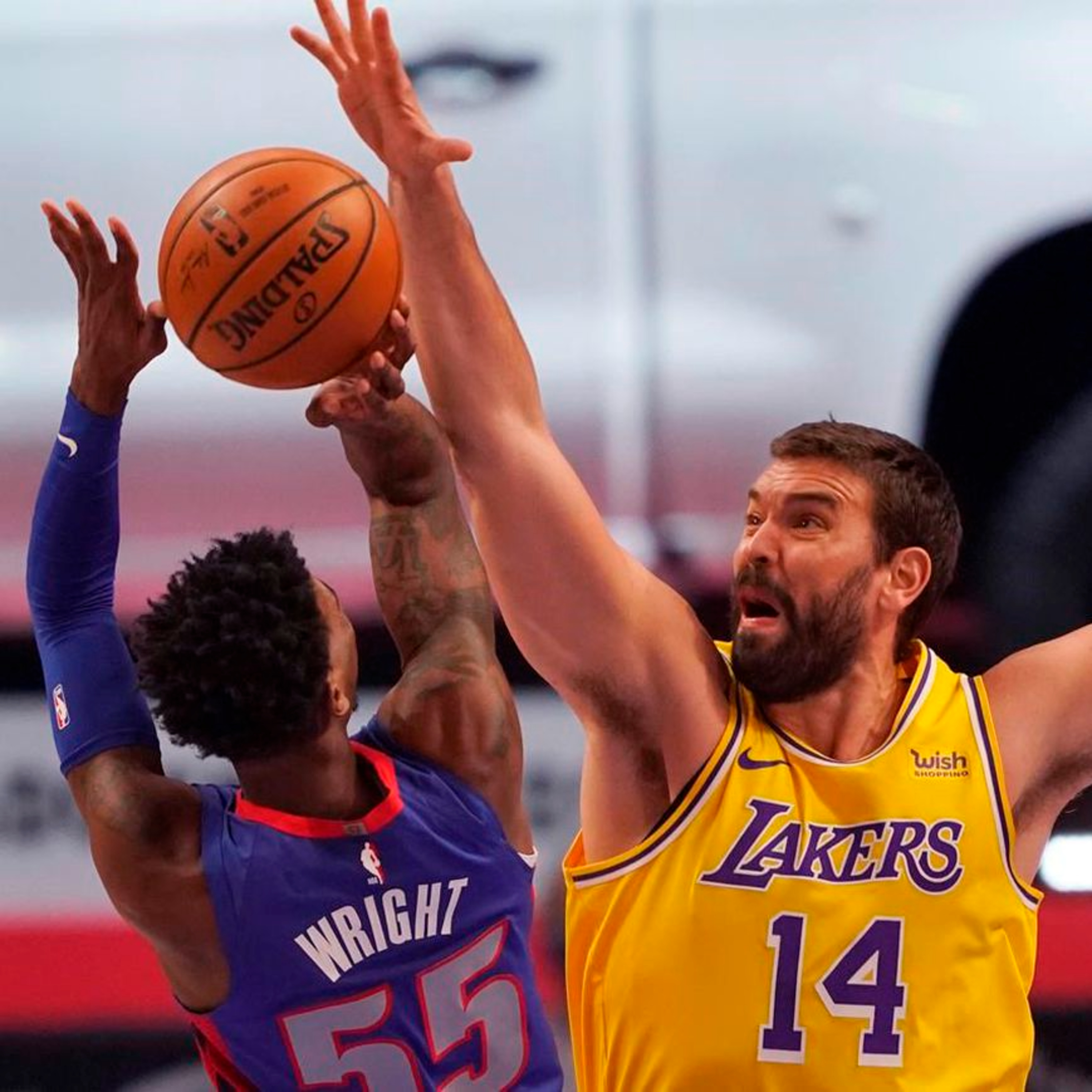 Lakers Fast Break- Lakers-Pistons Post Game Show...It's A Trap!