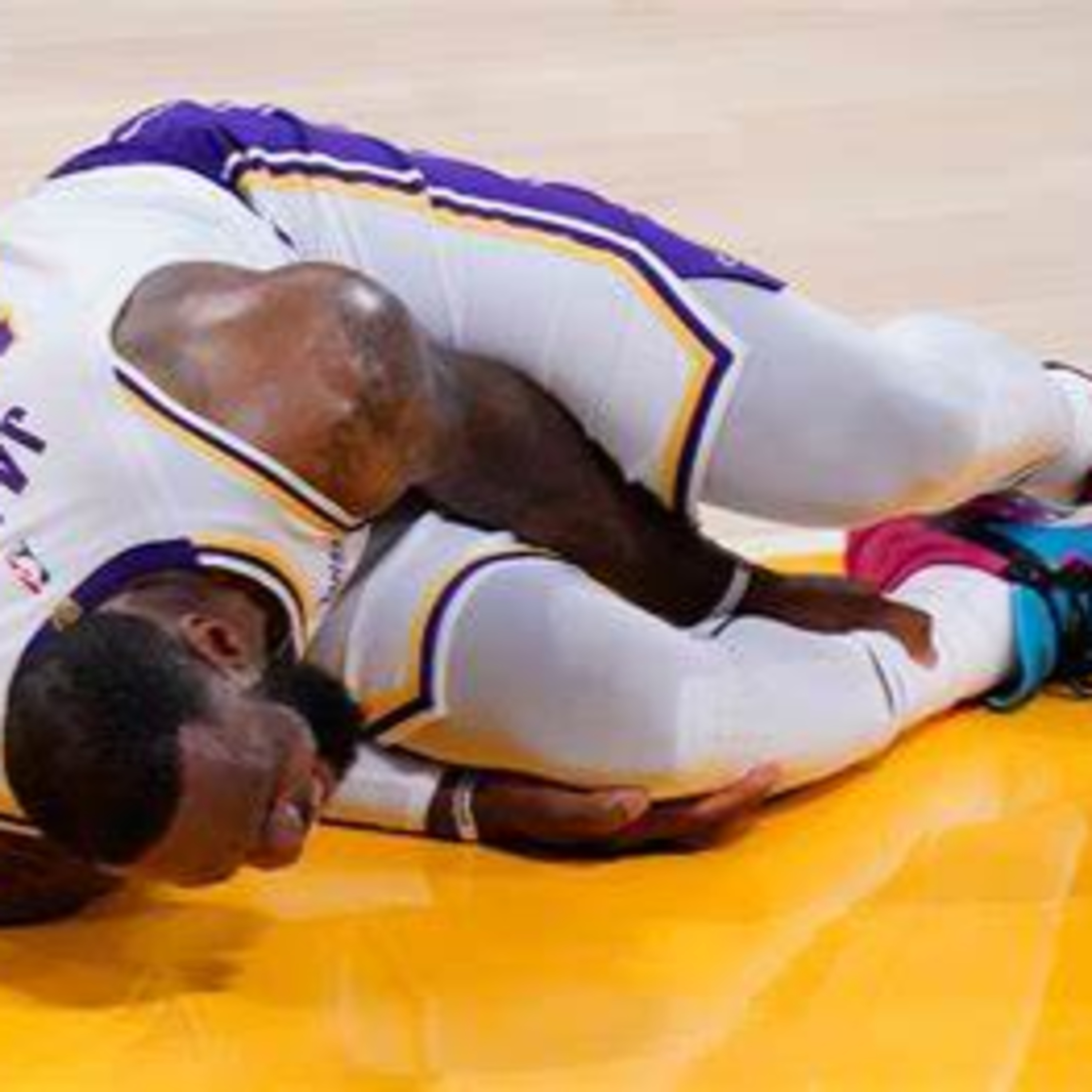 Lakers Fast Break- Lakers-Hawks Wrap Up and LeBron Injury Update!