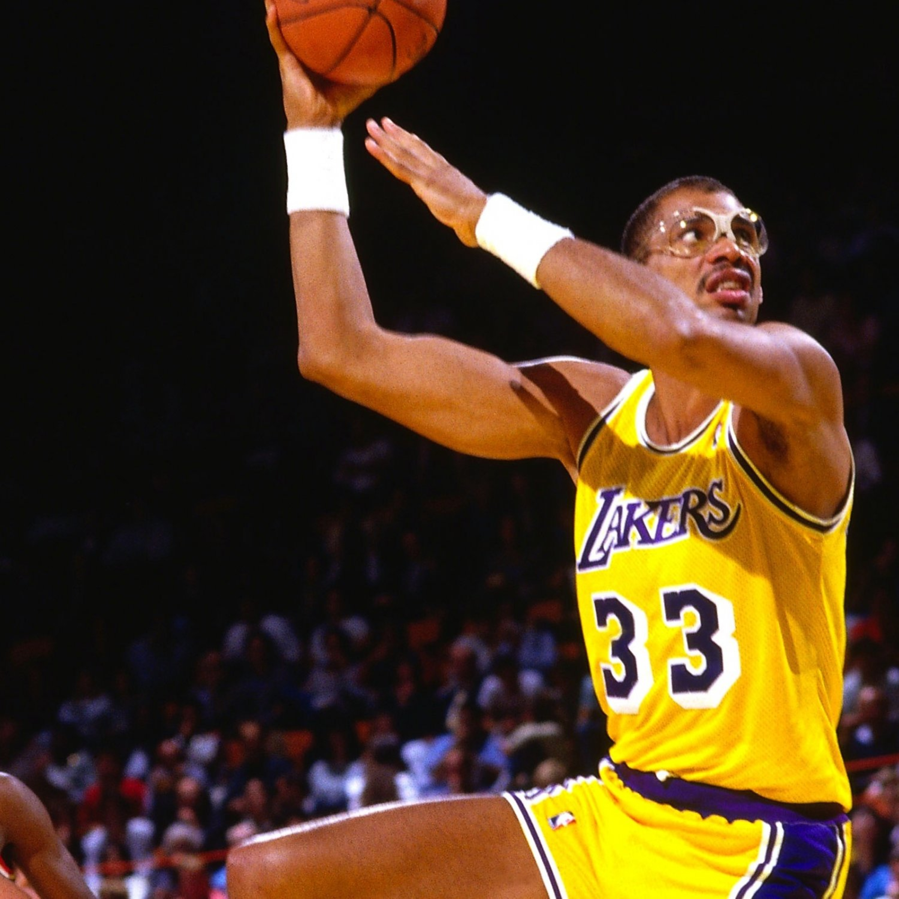 Lakers Fast Break- Joe Soro from Lakersball dot com with his All-TIme Top Ten Lakers!