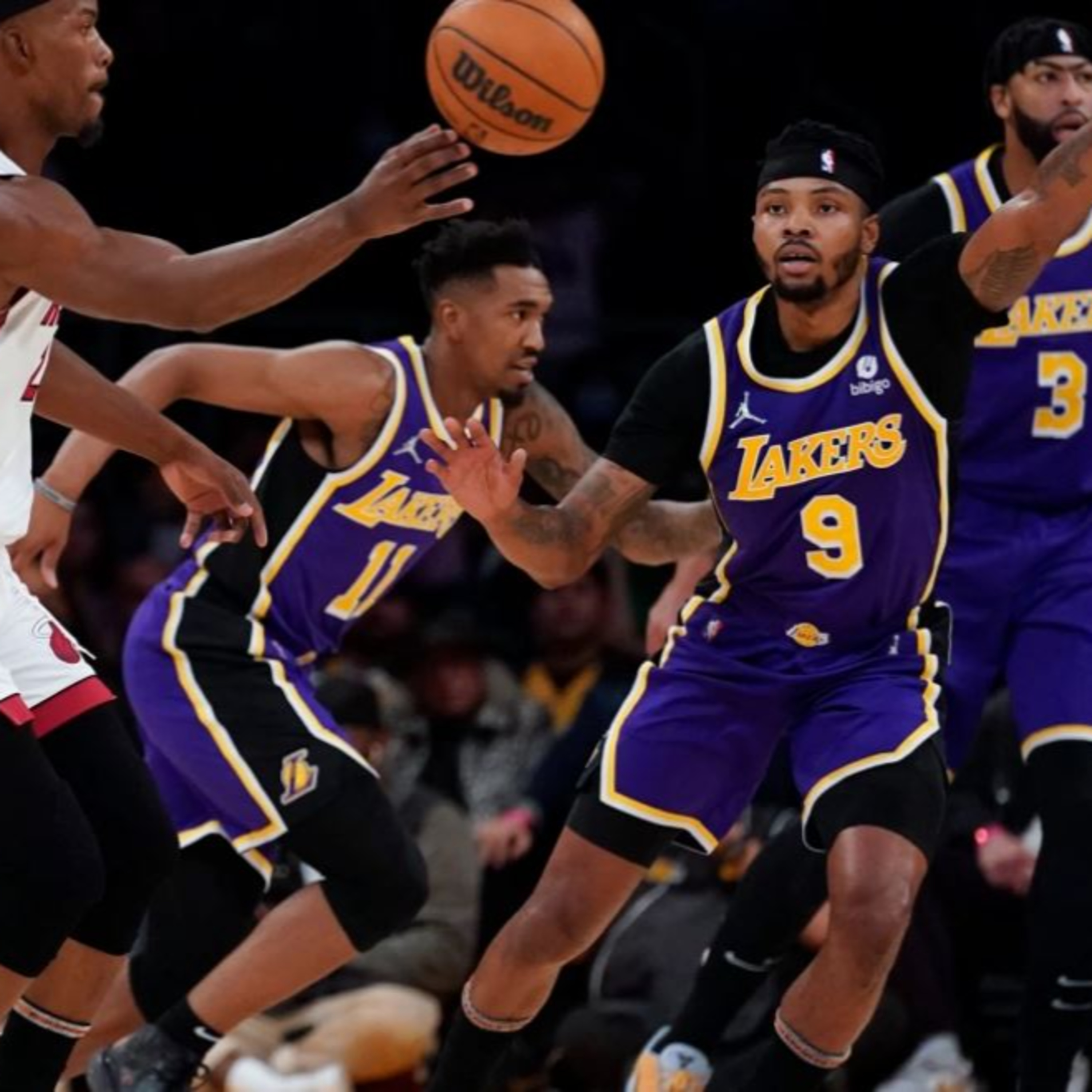 Lakers Fast Break - Lakers-Heat Post Game with Joe Soro!