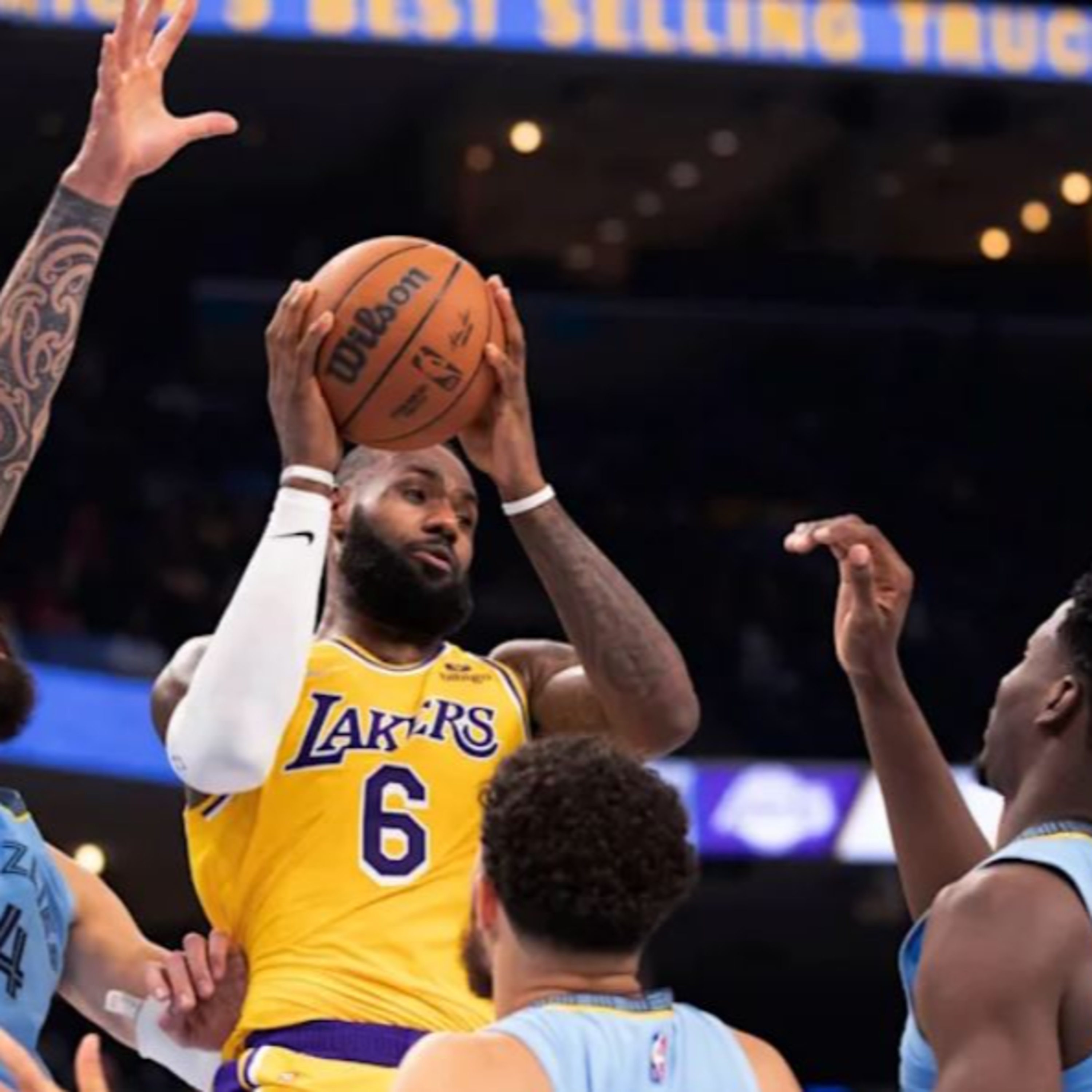 Lakers Fast Break- Lakers-Grizzlies Wrap-Up with LakerTom!
