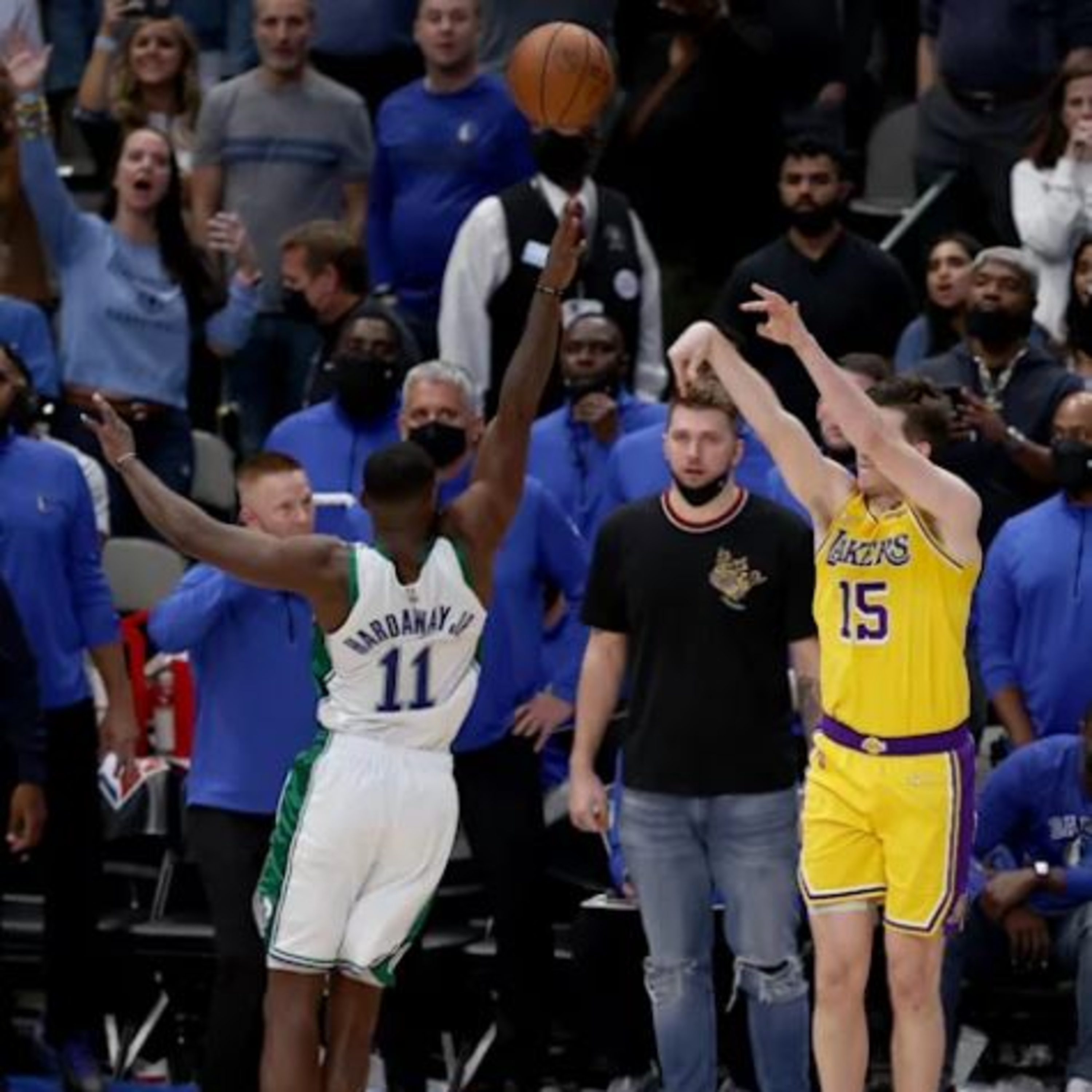 Lakers Fast Break- Lakers-Mavericks Post-Game Report with Joe Soro!