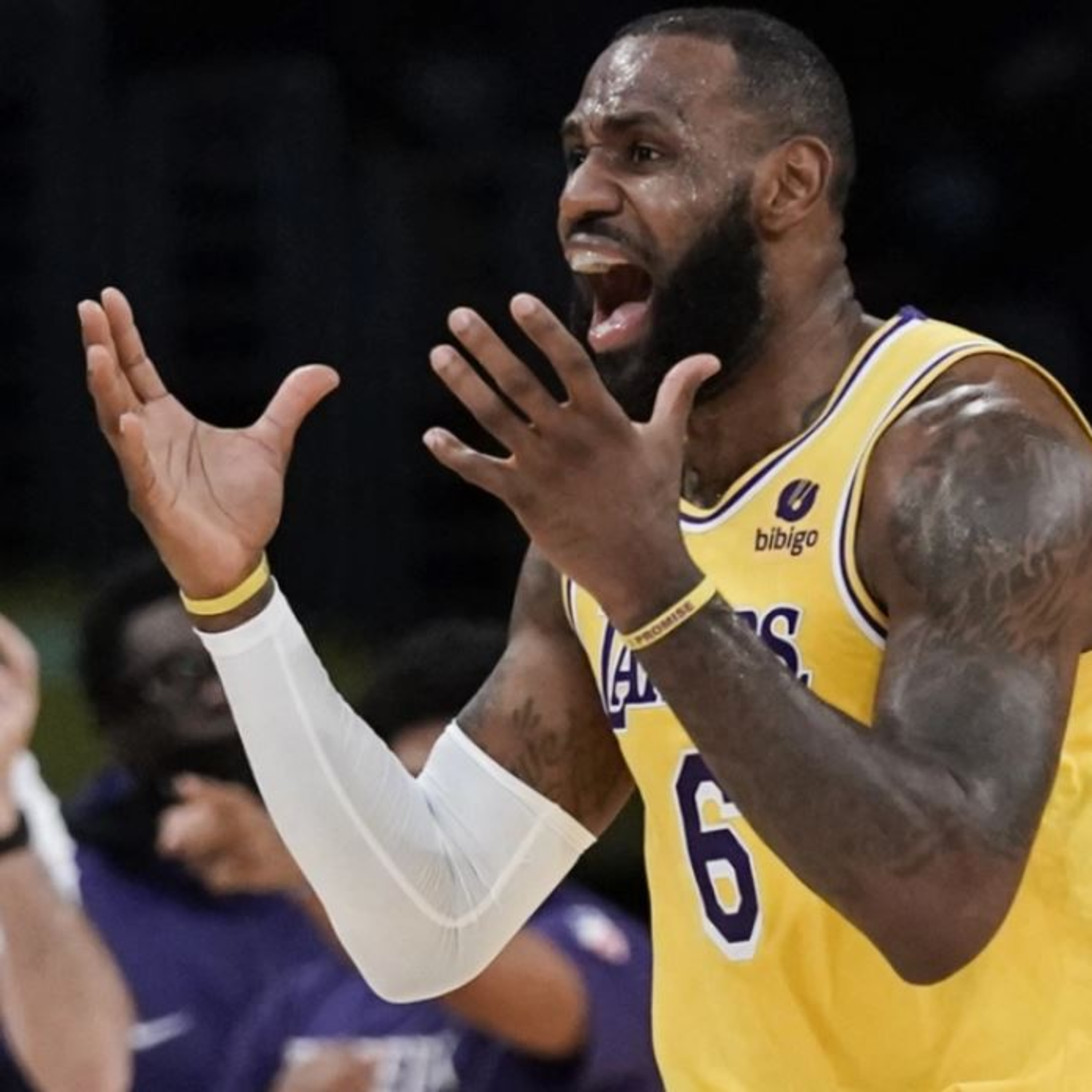 Lakers Fast Break- Lakers-Suns Post Game with LakerTom!