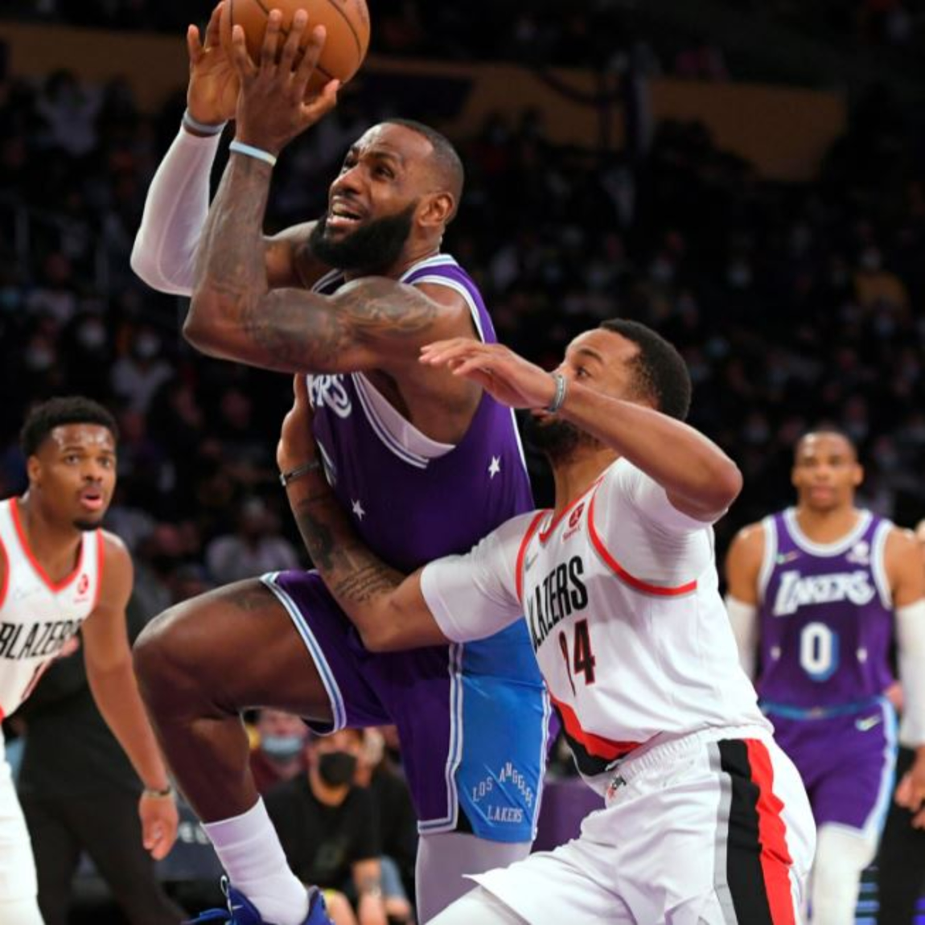 Lakers Fast Break- Lakers-Trail Blazers New Year's Eve Post-Game with LakerTom!