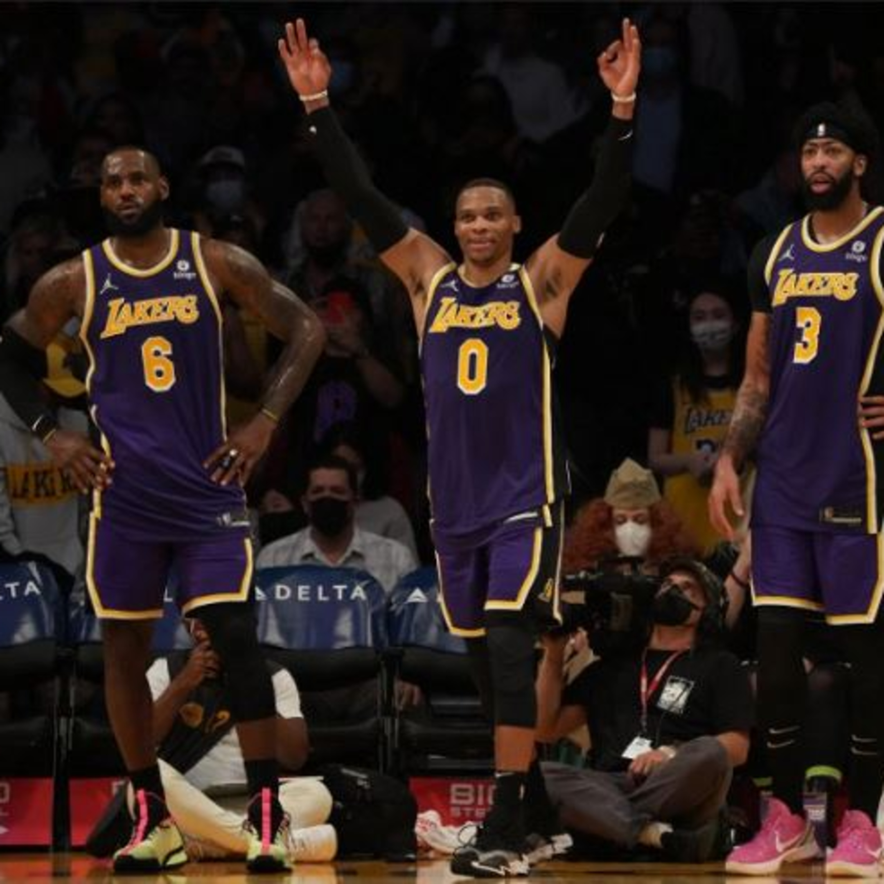Lakers Fast Break- Can The Lakers Compete With the Roster They Have Now? with Joe Soro and Sean Grice!