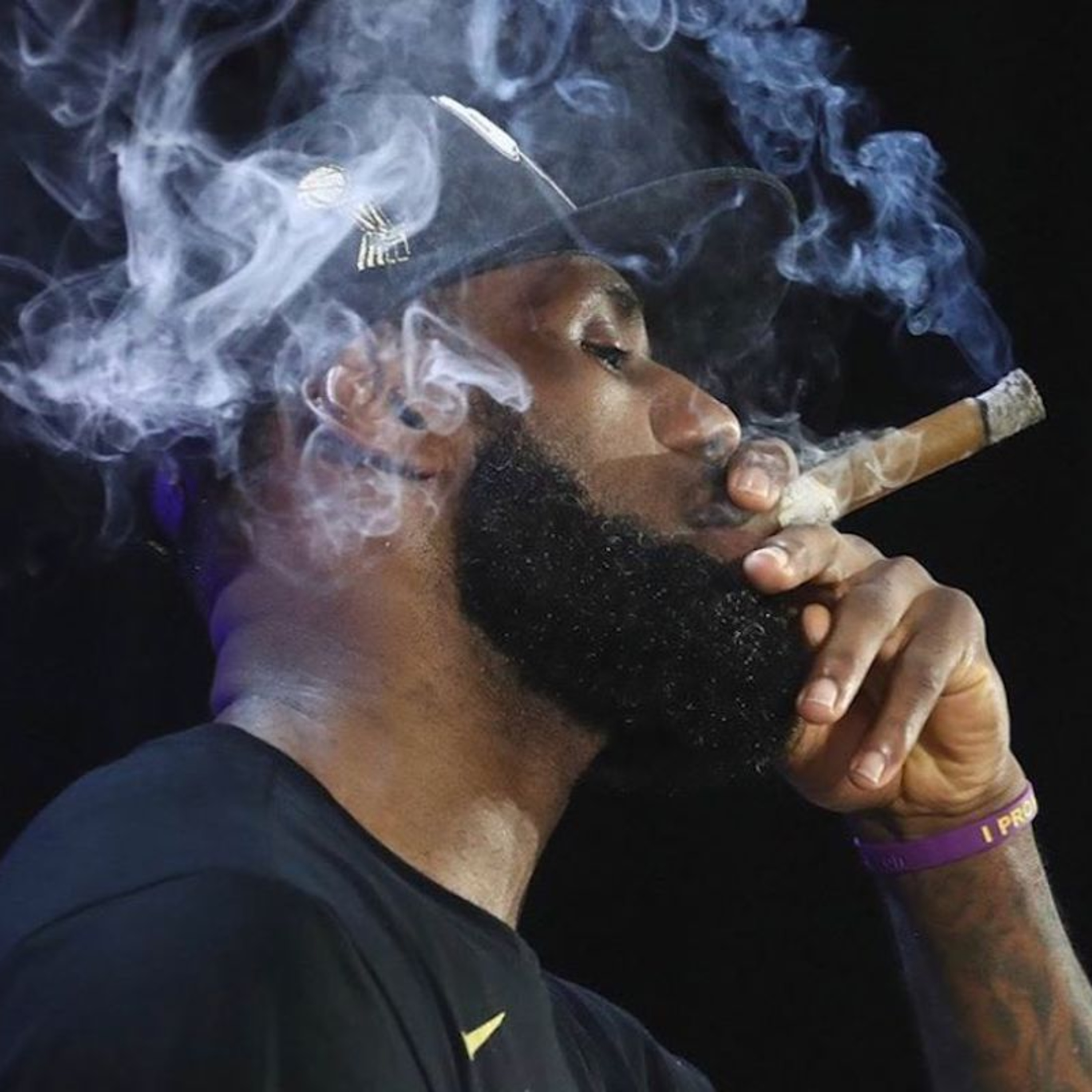 Lakers Fast Break- LeBron Signs A Two-Year Extension! Group Chat!
