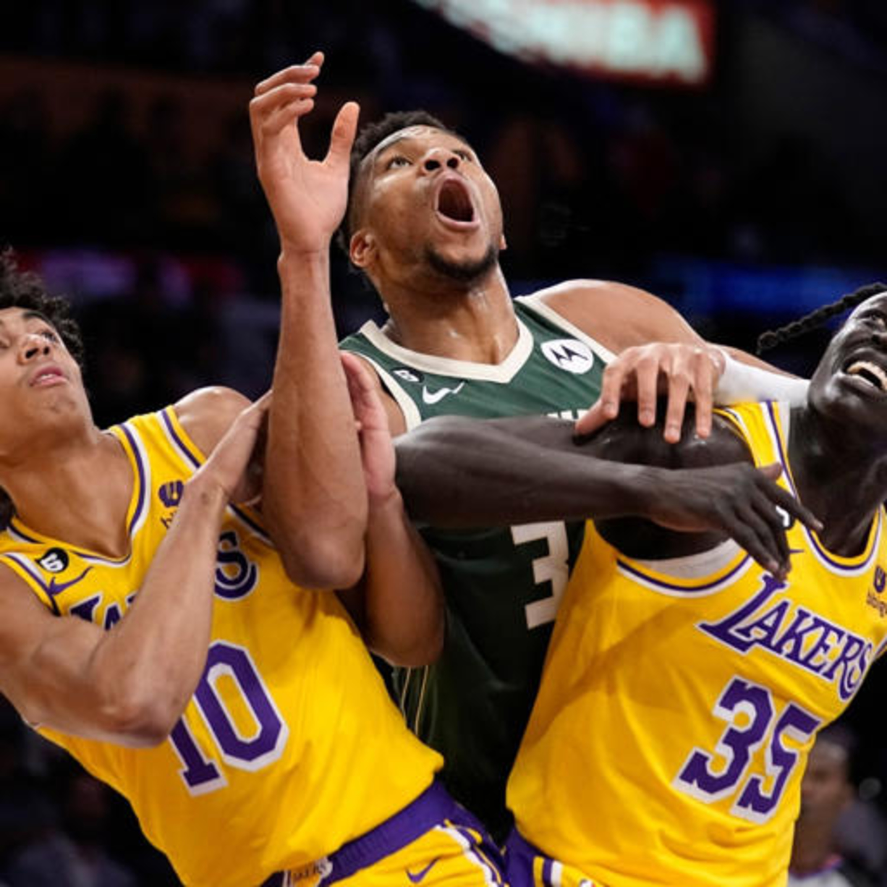 Lakers-Bucks Recap! No LeBron Or New Additions Mean Another Loss! Group Chat!