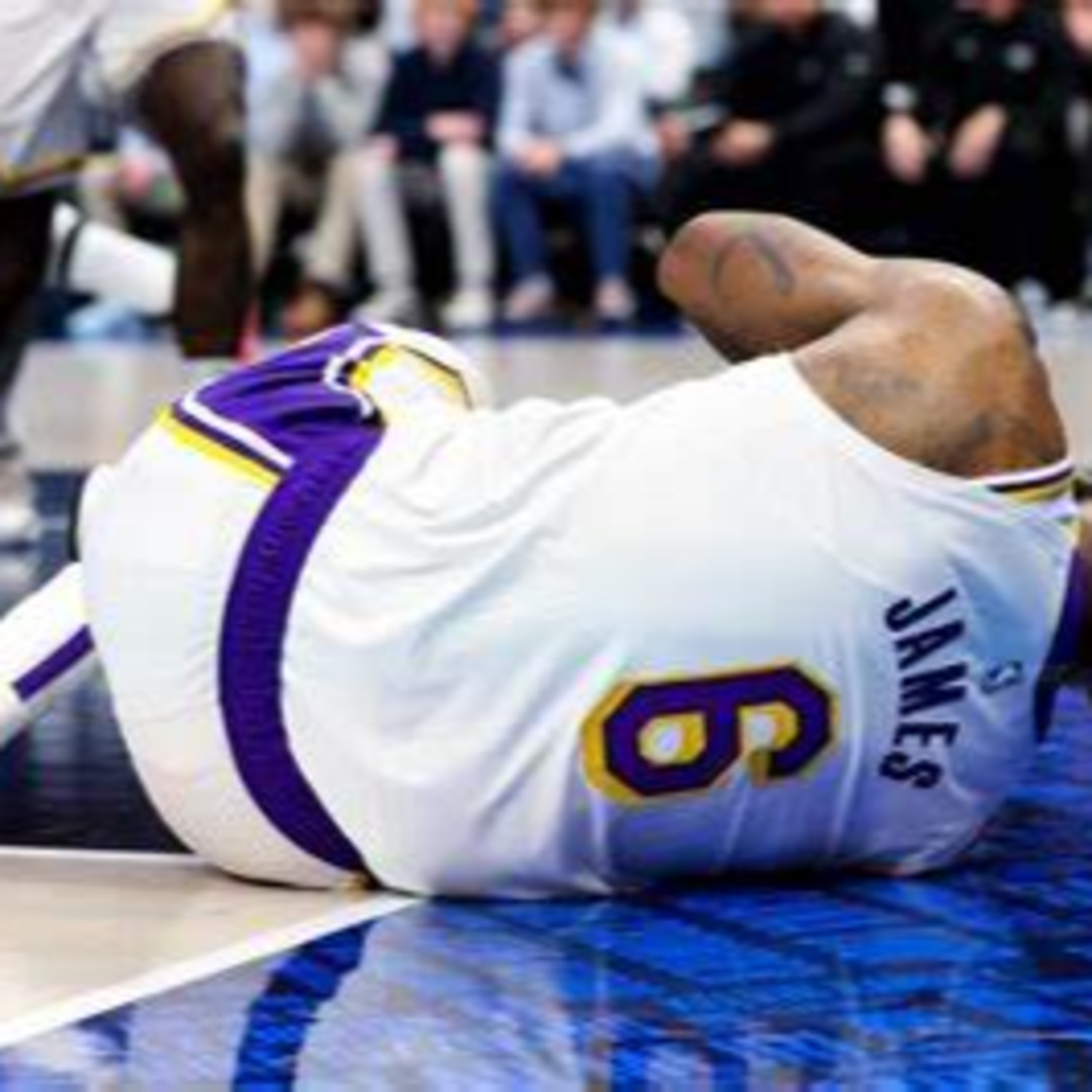 LeBron Suffers A Right Foot Injury! Is The Season Over For The Lakers?