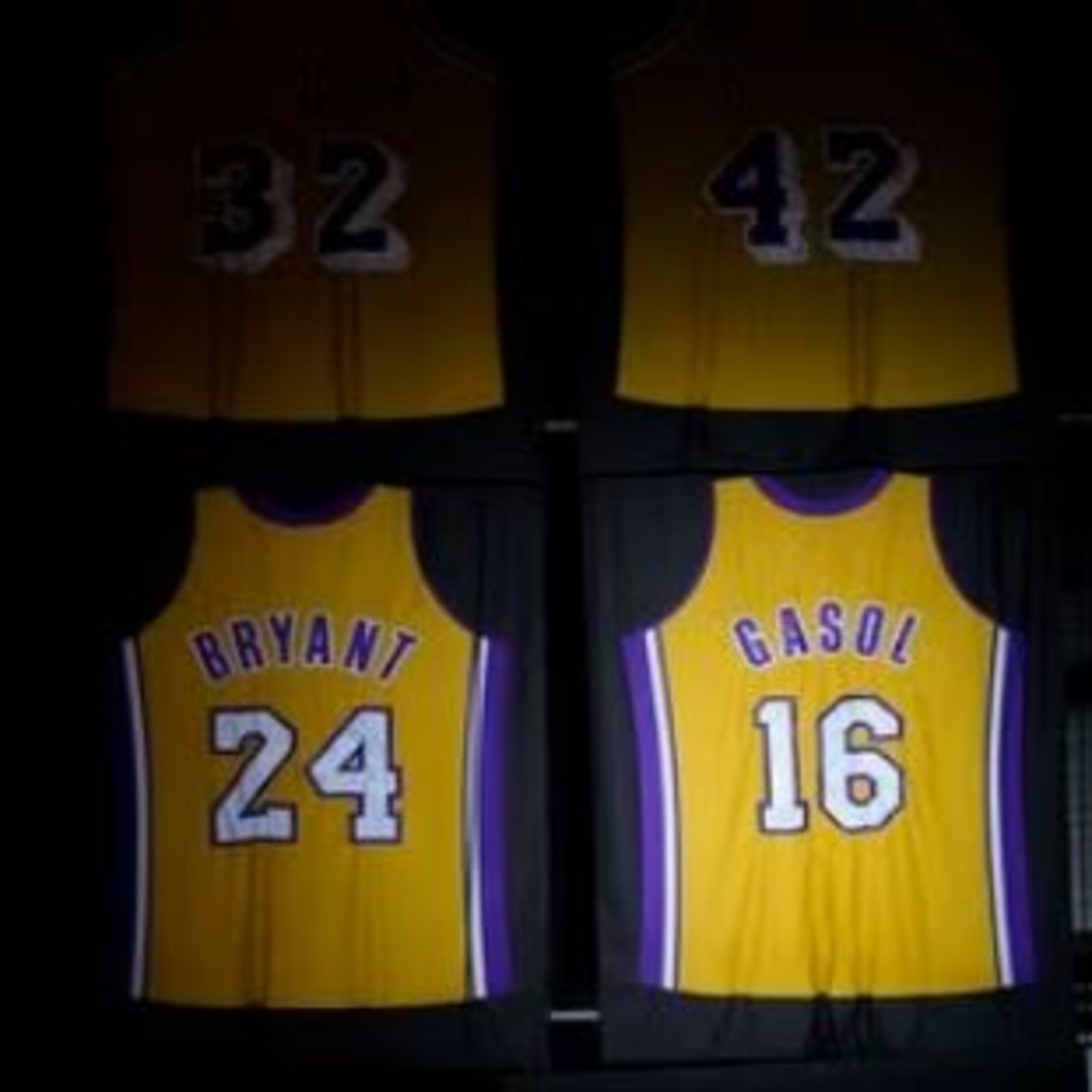 Lakers-Grizzlies Recap! Lakers Move To 9th As They Honor Pau Gasol! Group Chat!
