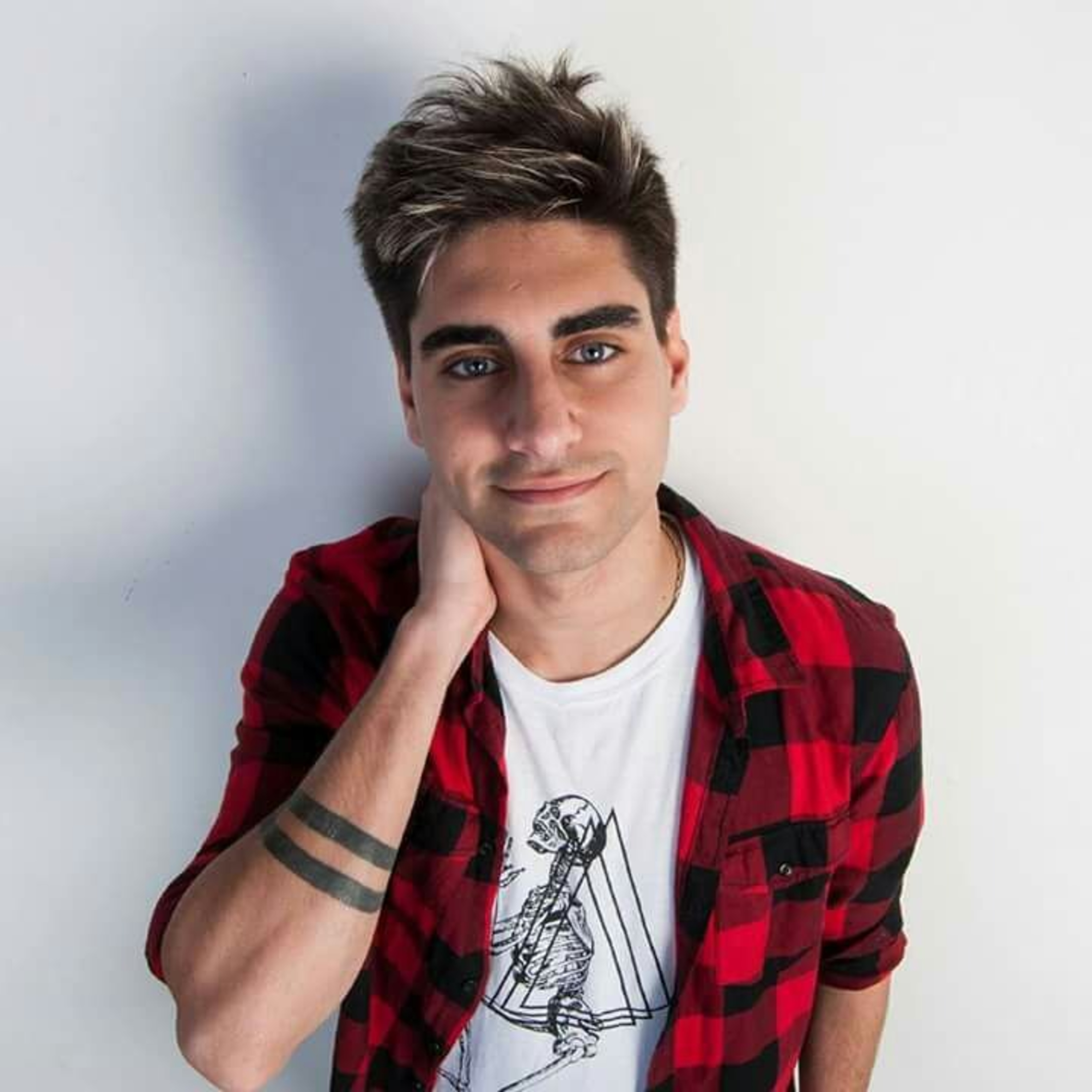 Renzo Luca y un año a pura producción musical episode artwork