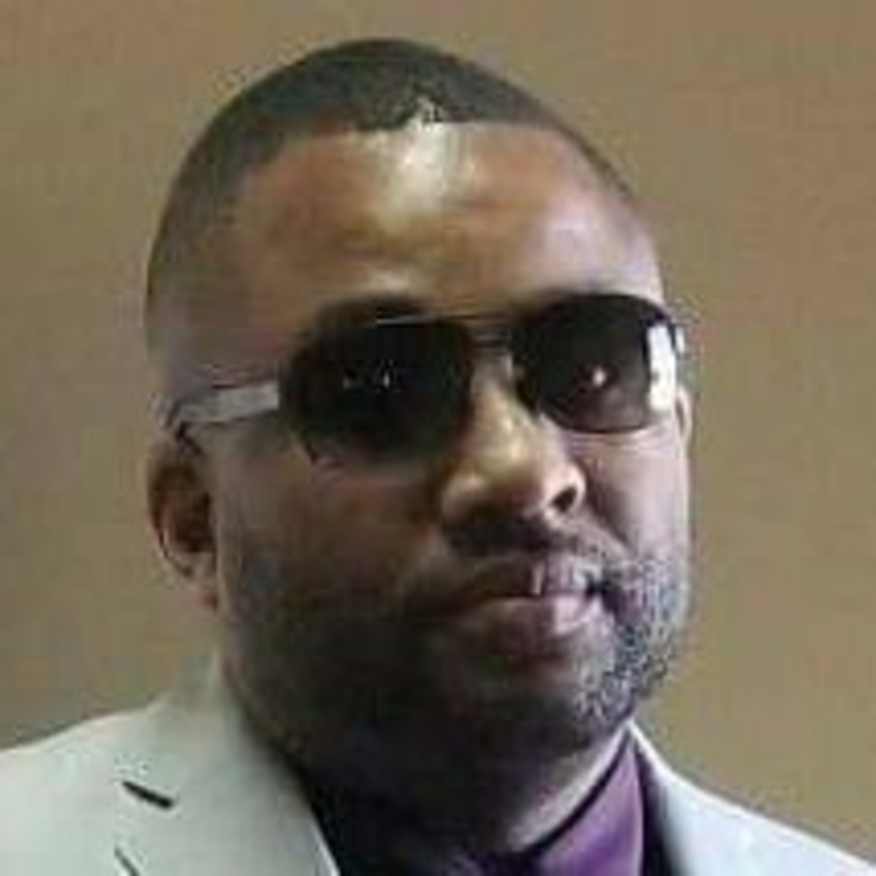 Rashad Williams speaks about how he can't date any Black American women. They have entitlements.
