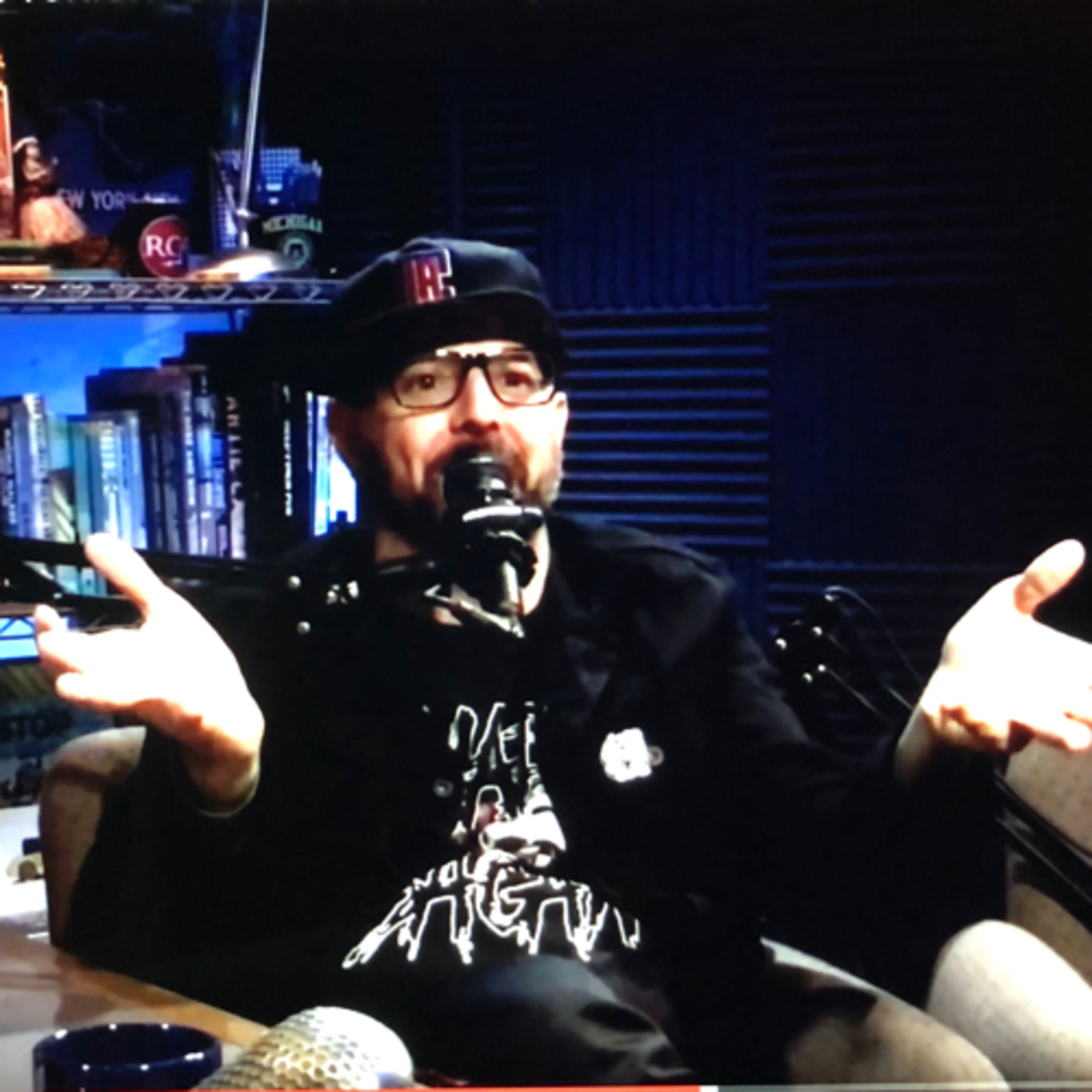 194 • SAM TRIPOLI: comedian, tinfoil hats🎤 episode artwork