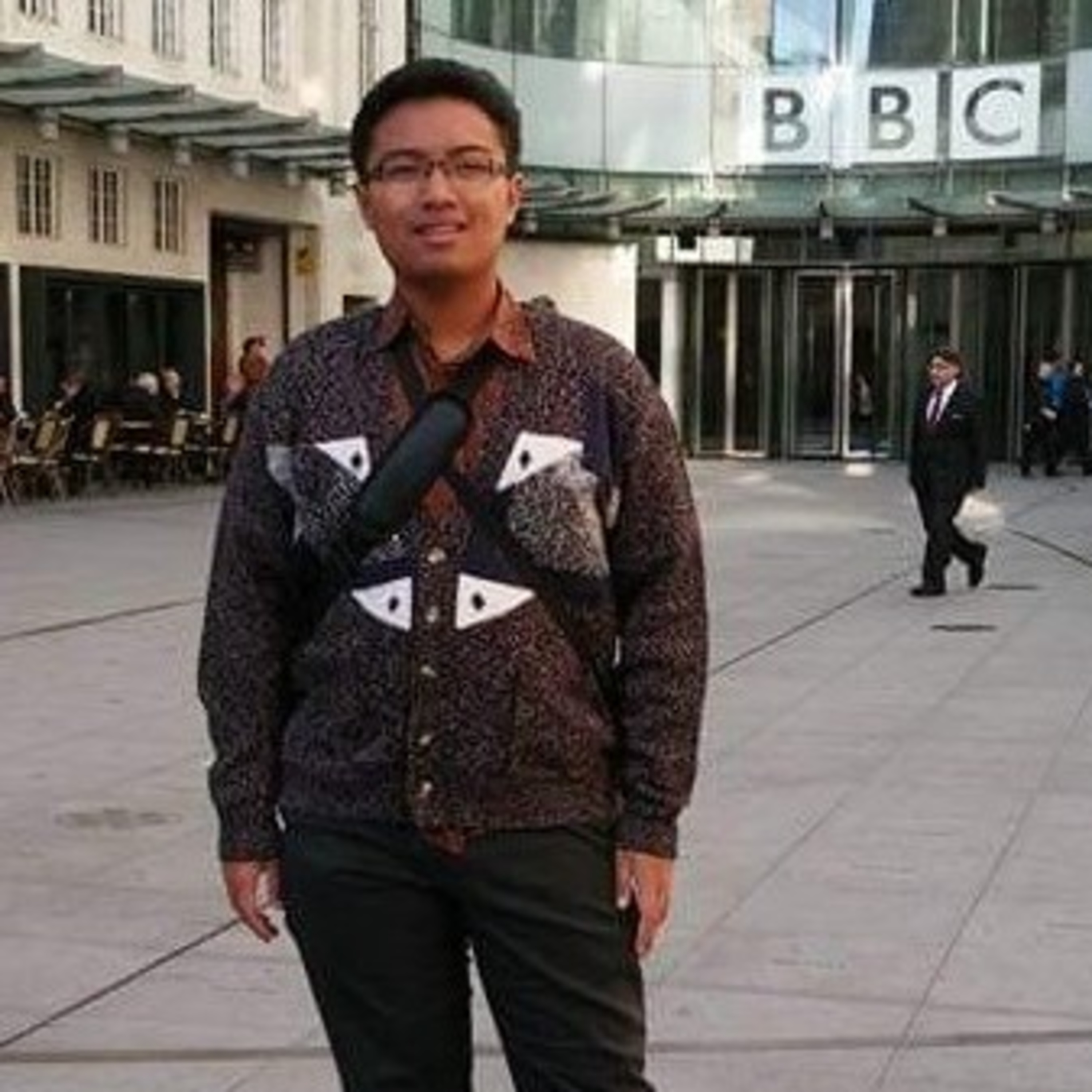 121.3 Radio Galau FM