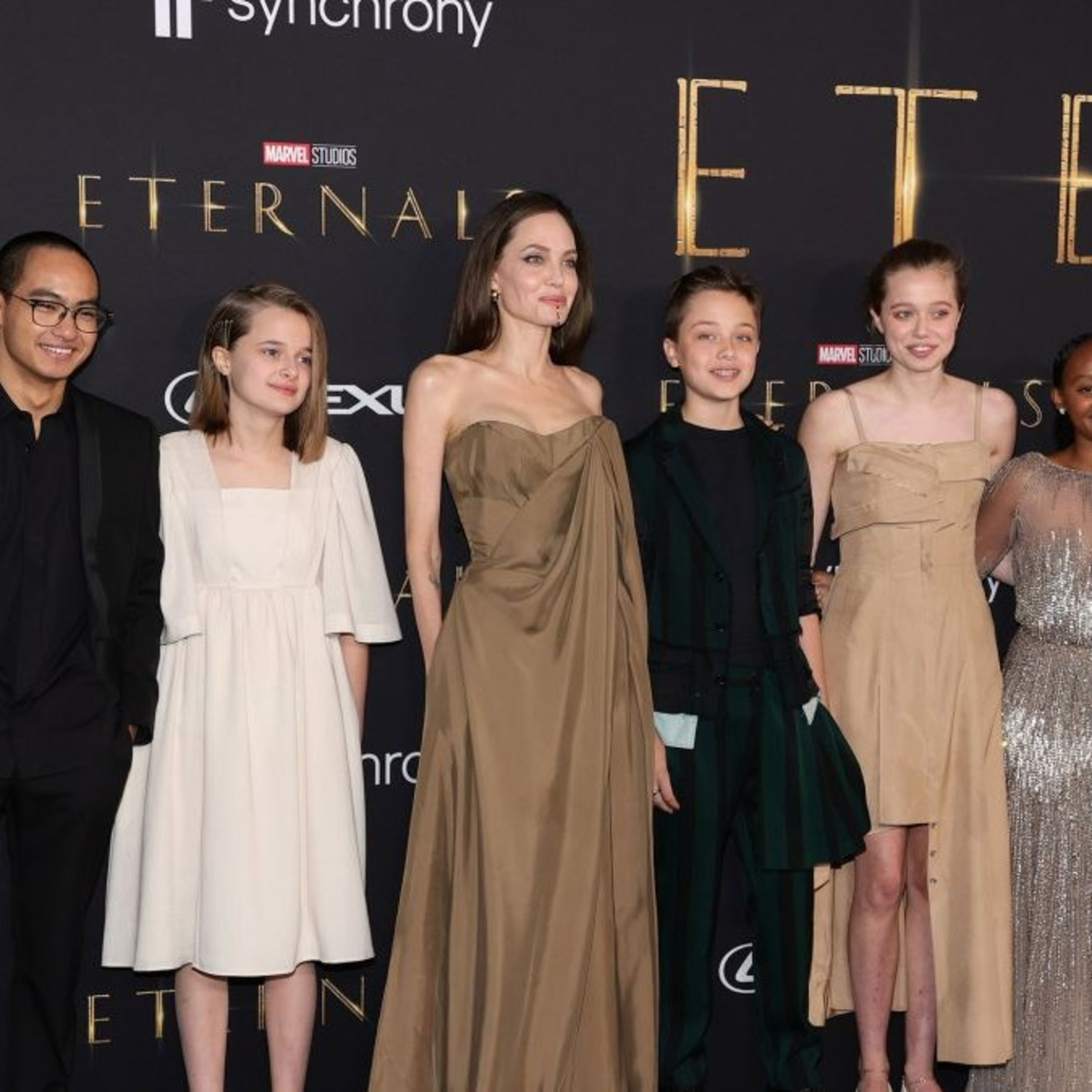 ANGELINA JOLUE-ETERNALS MOVIE PREMIER-REVIEW episode artwork