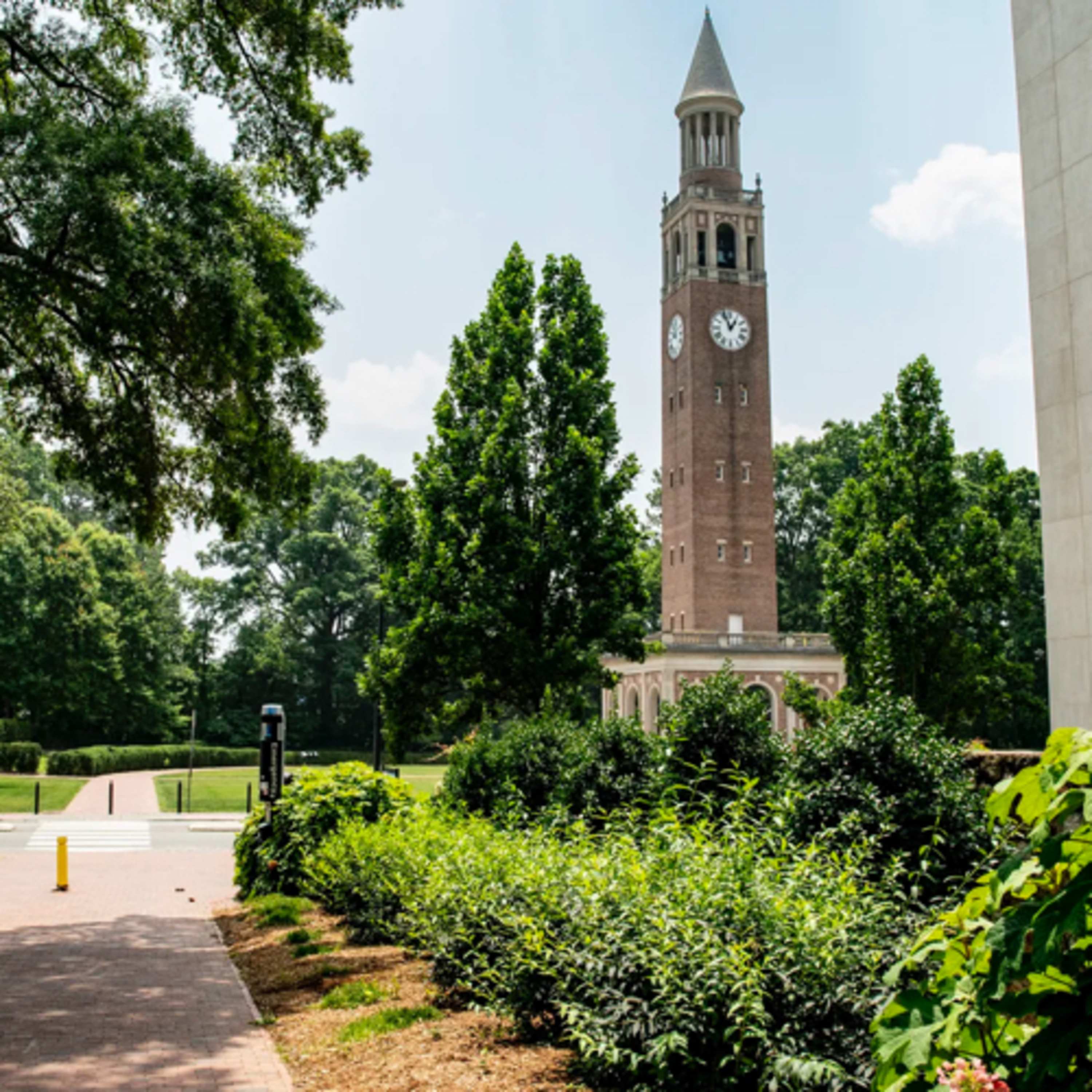 cover of episode Chapel Hill UNC Armed and Dangerous Man On or Near Campous