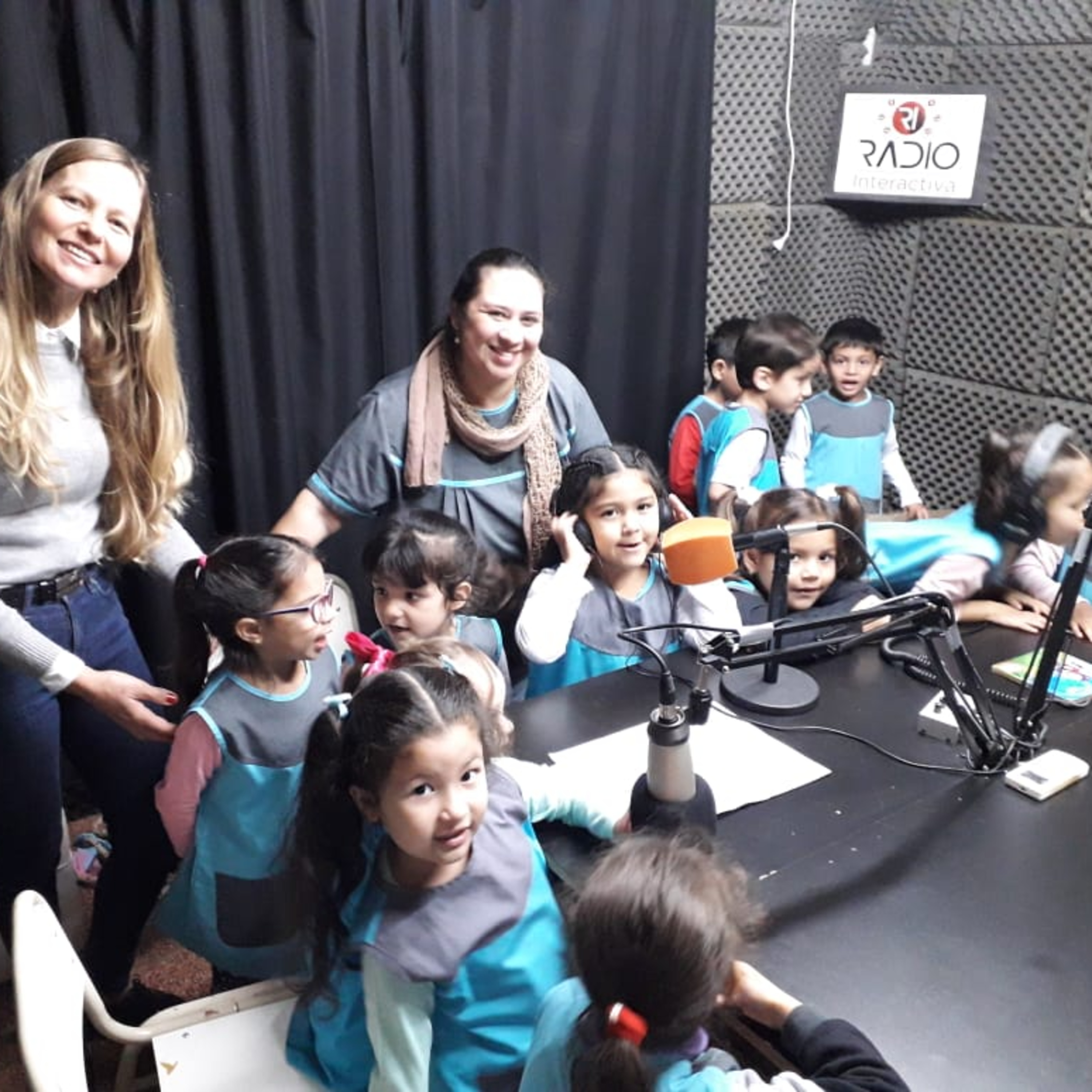 RADIO INTERACTIVA 98.3 MHZ