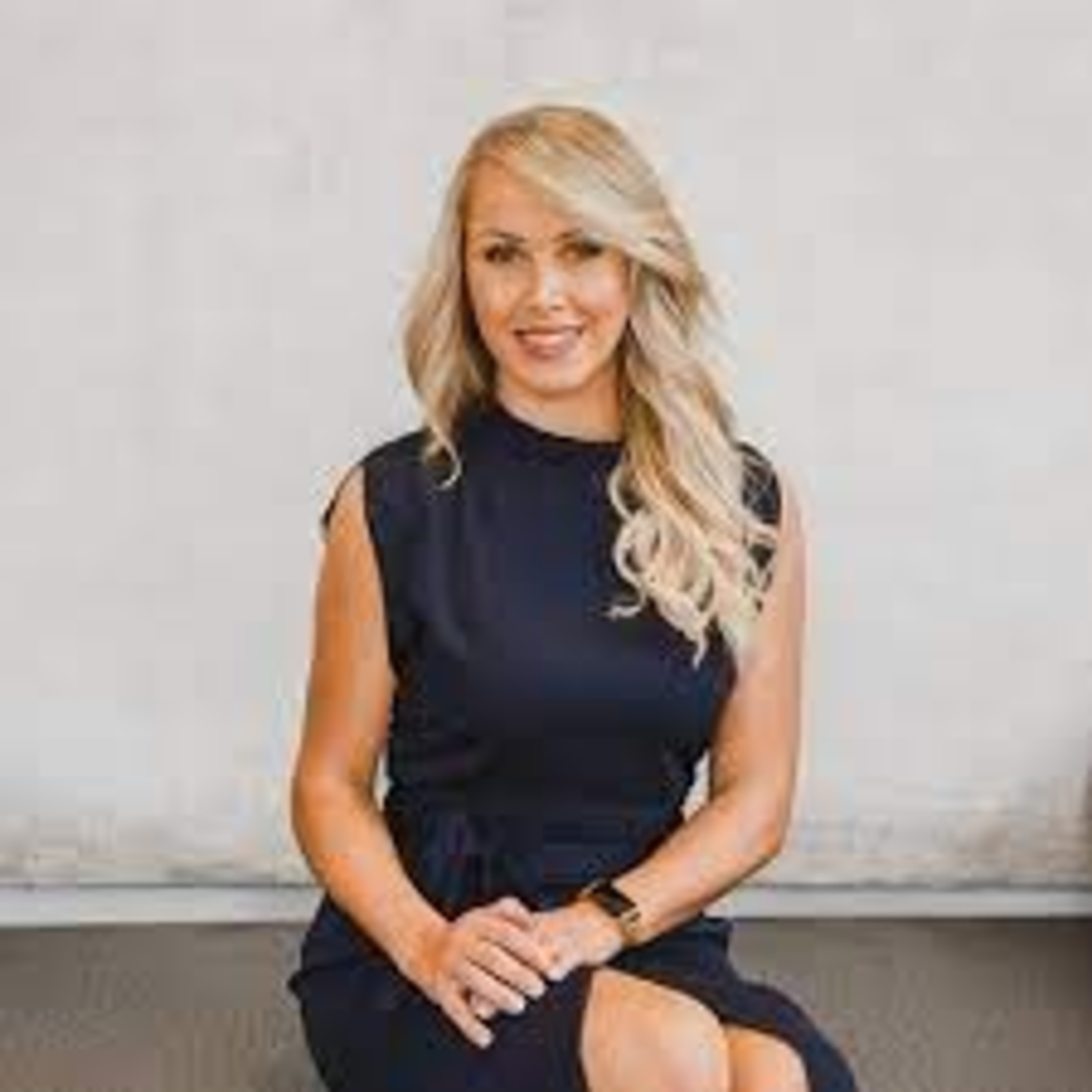 #104 Rebecca Hollis : Bringing Joy is the most powerful Creativity's Way - Roots of Creativity