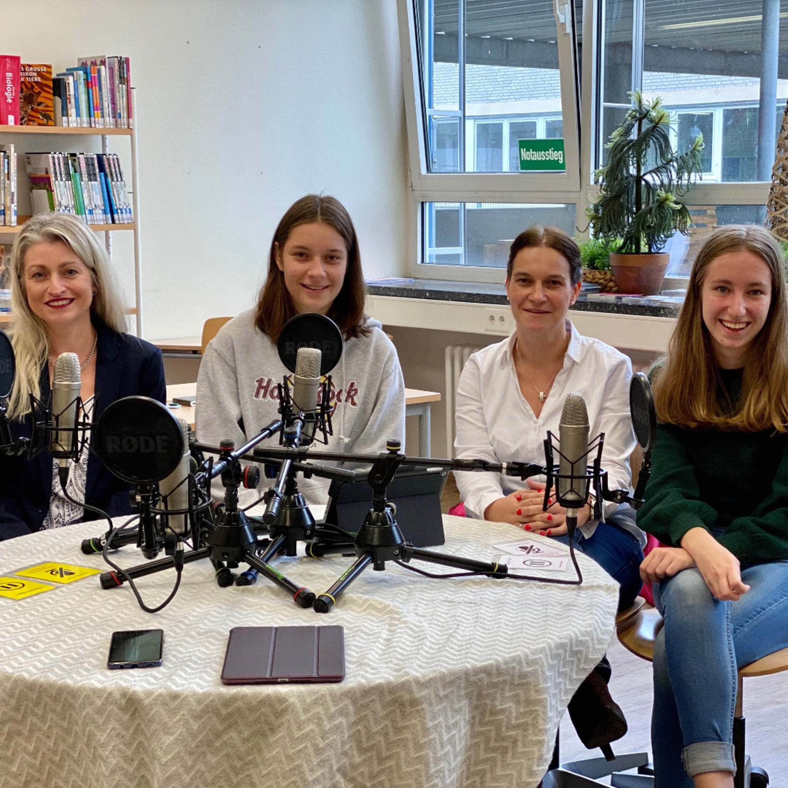 Heinefunk-Folge 036: Die Mütter Frau Kotecki und Frau Henn-Kassen zu Gast episode artwork