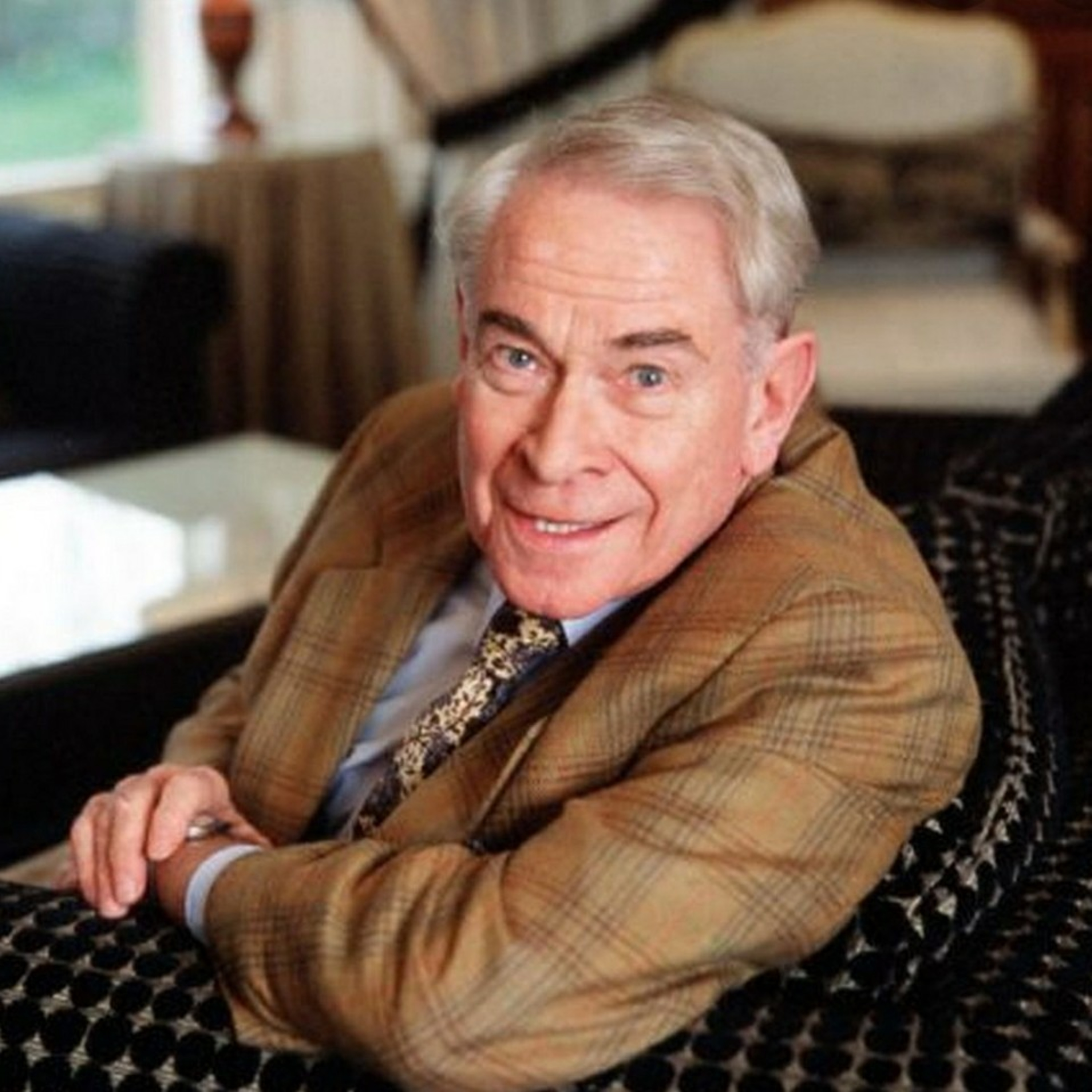 Stanley Baxter, 94, comes out as gay. episode artwork
