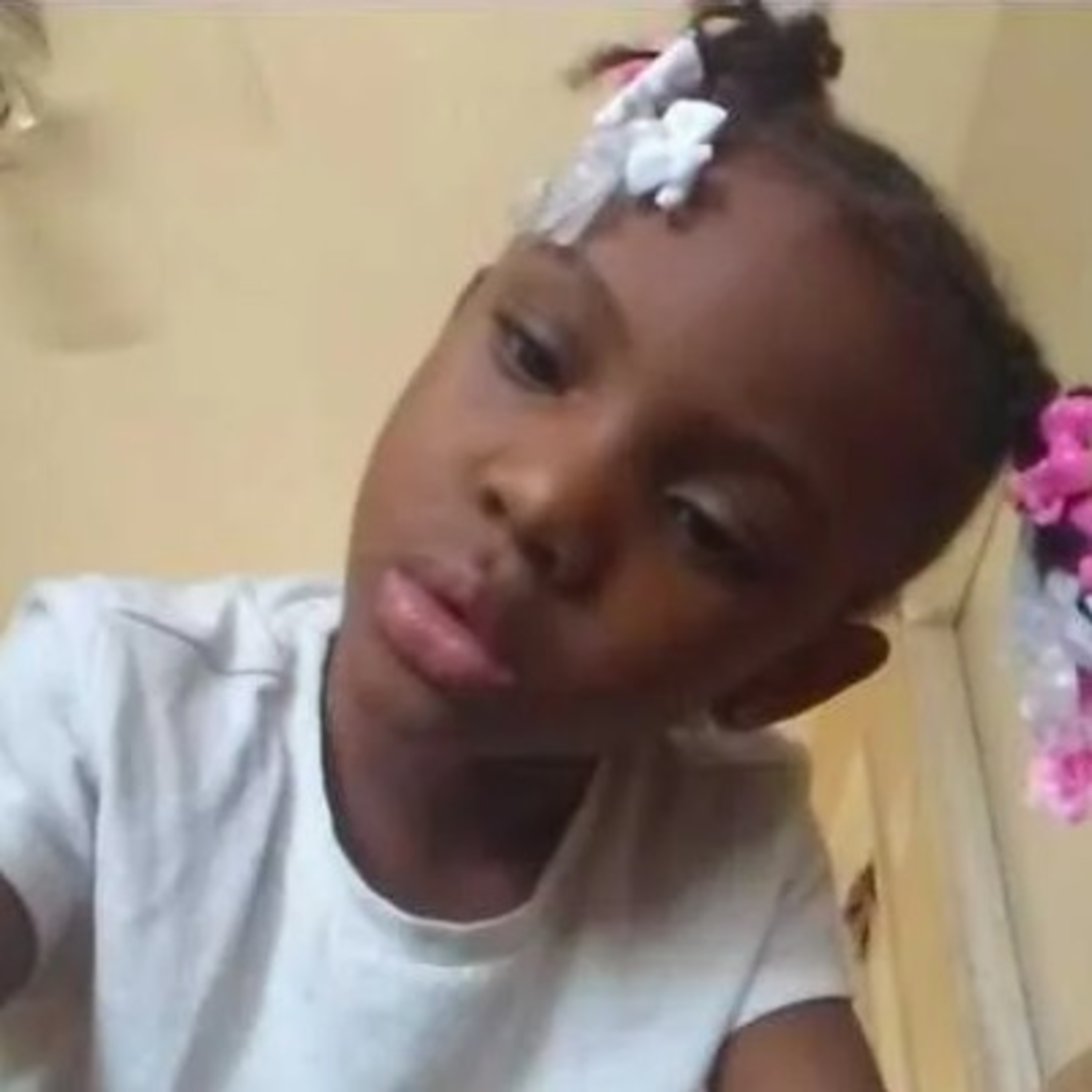 7-Year-Old girl shot to death In Mcdonald's West side of Chicago