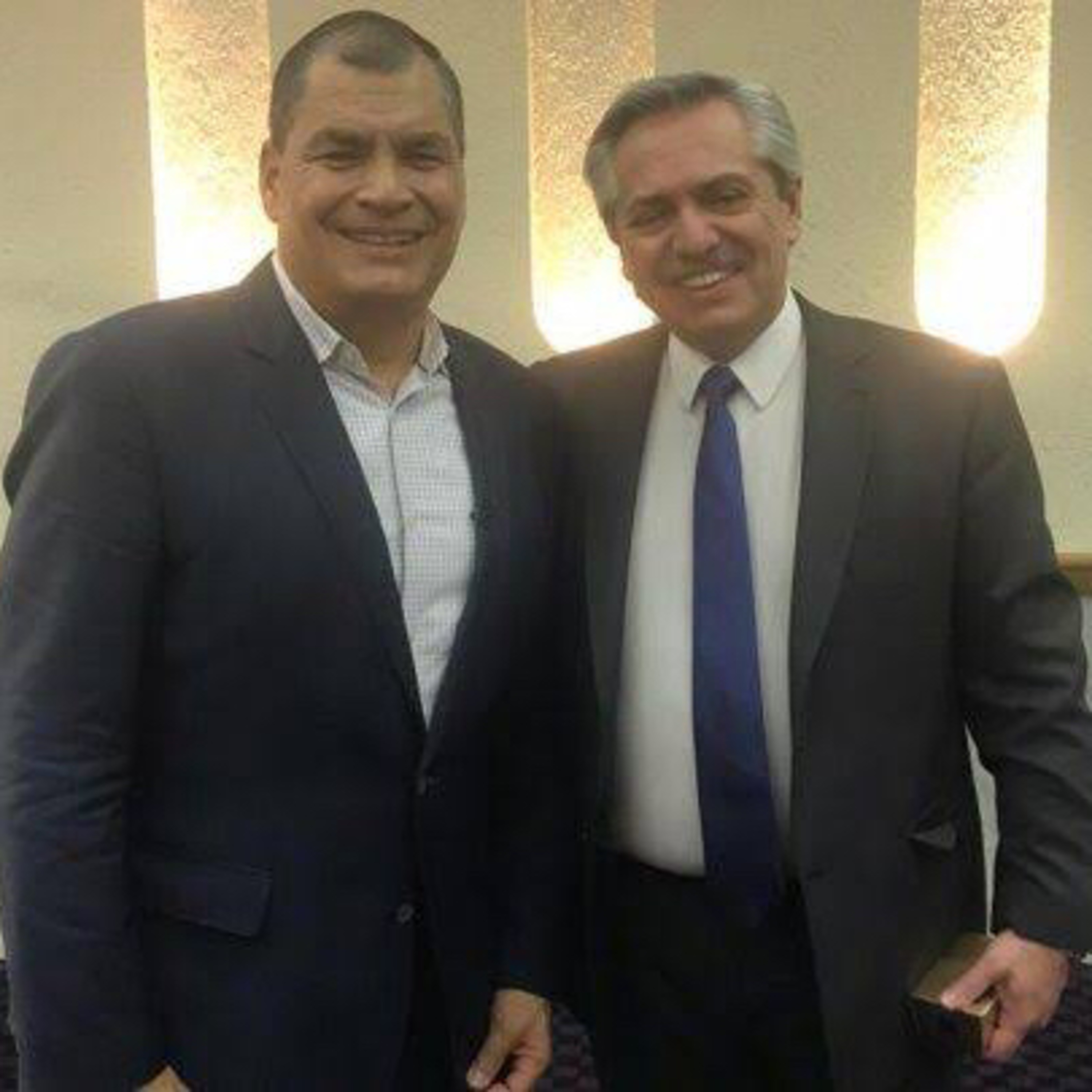 Alberto Fernandez en 'Conversando con Correa' habla del FMI, México, Chile.