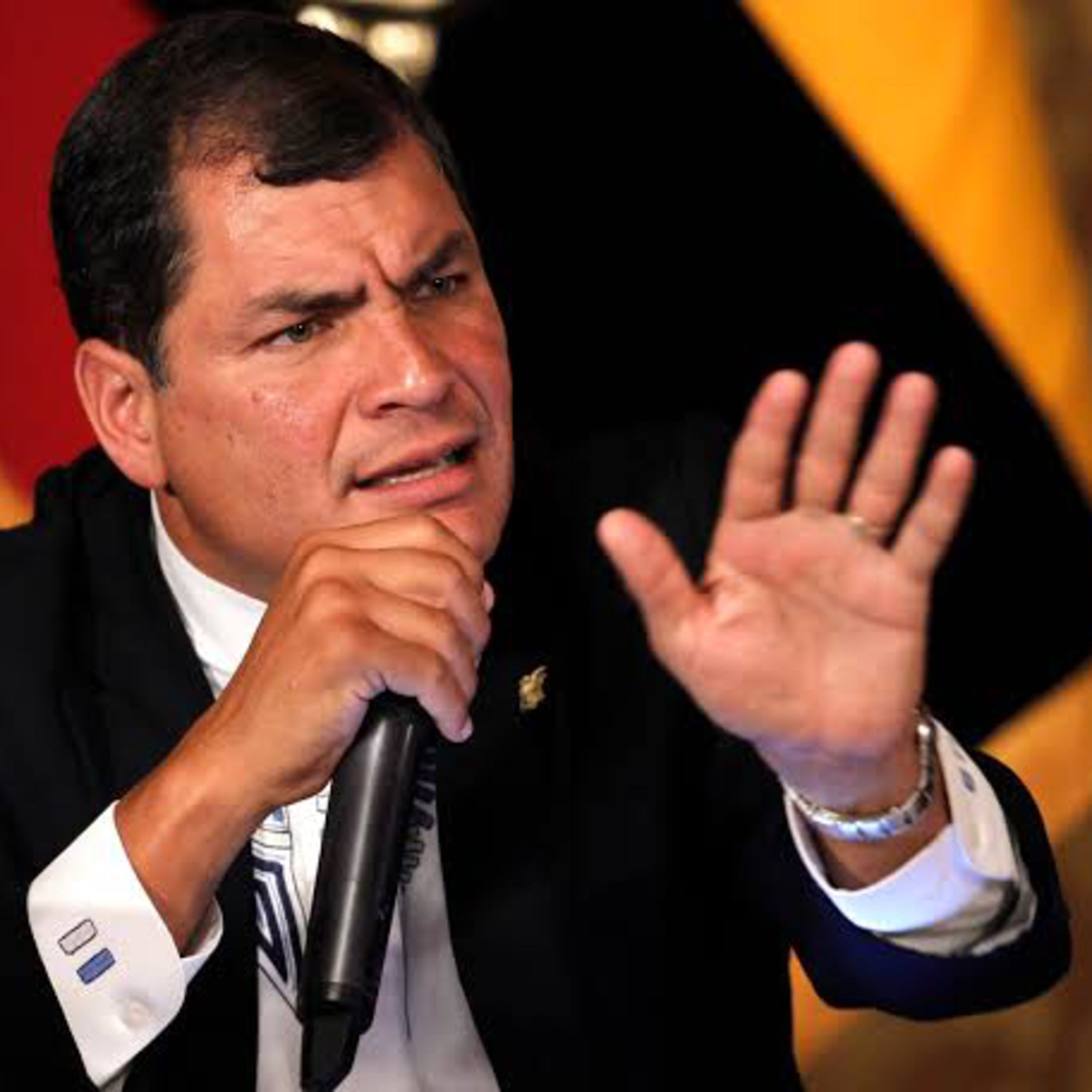 Rafael Correa anima a jóvenes a casarse después de la Universidad
