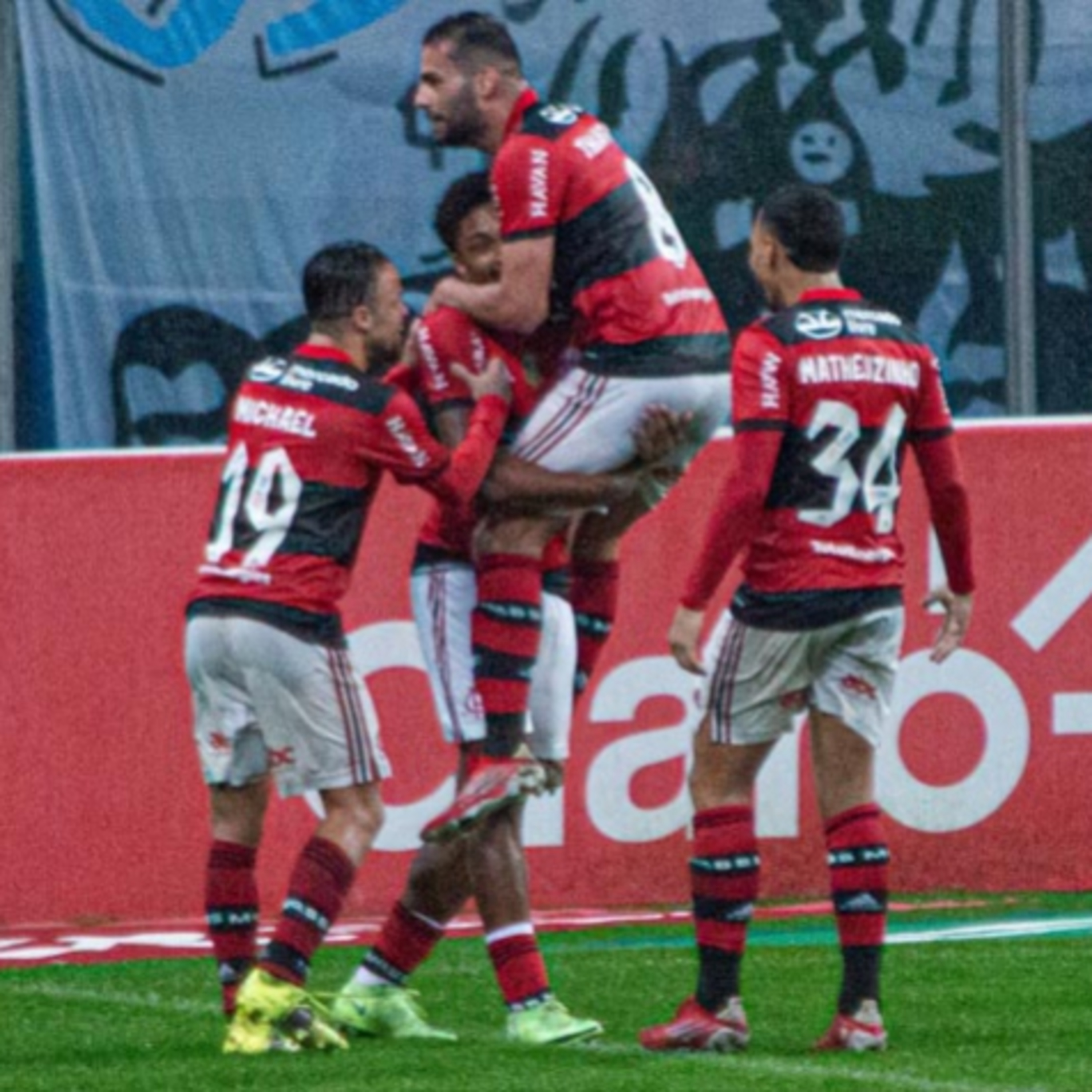 Mesmo com um jogador a menos, Flamengo goleia Grêmio na Copa do Brasil episode artwork