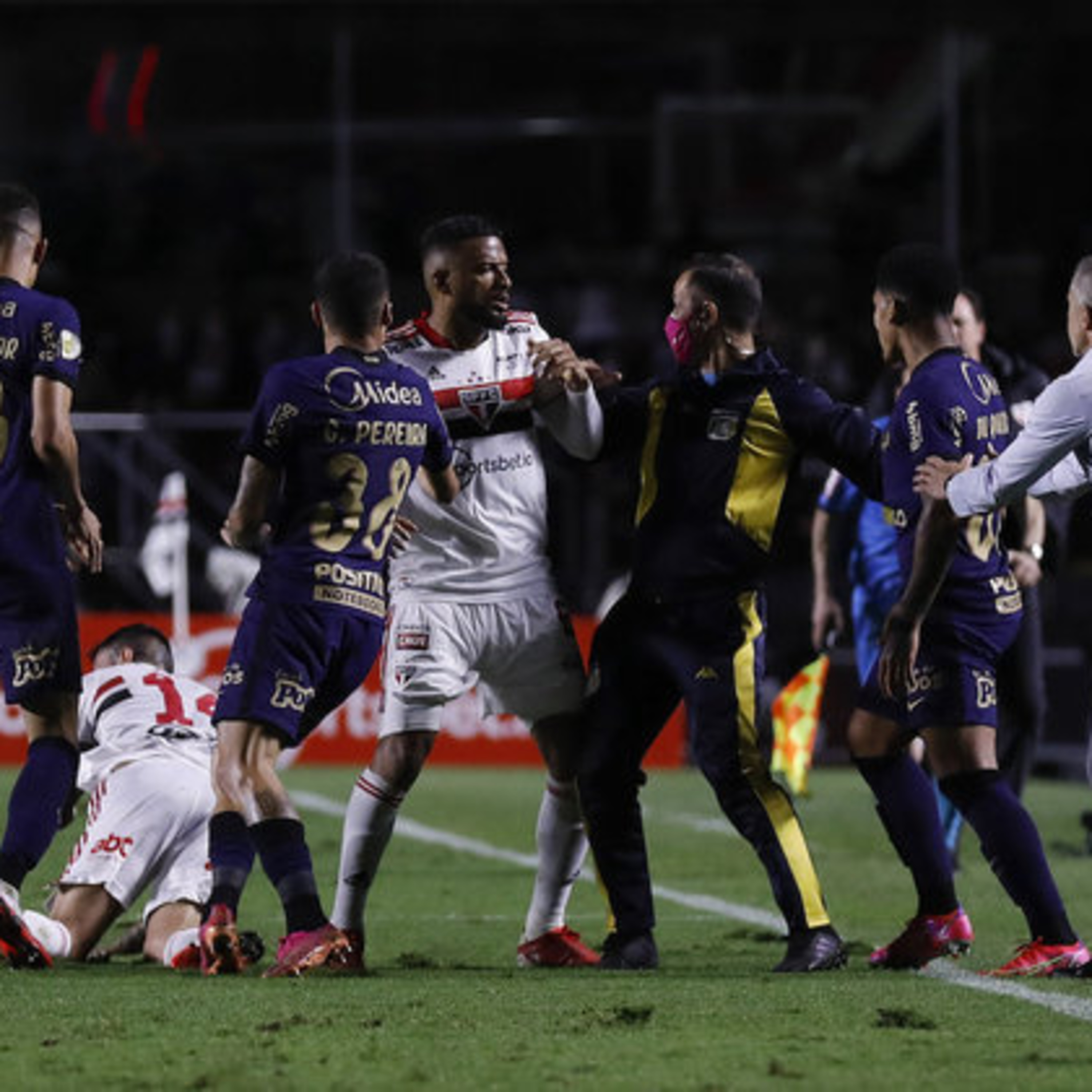 São Paulo vence clássico contra Corinthians e se afasta do Z-4 episode artwork