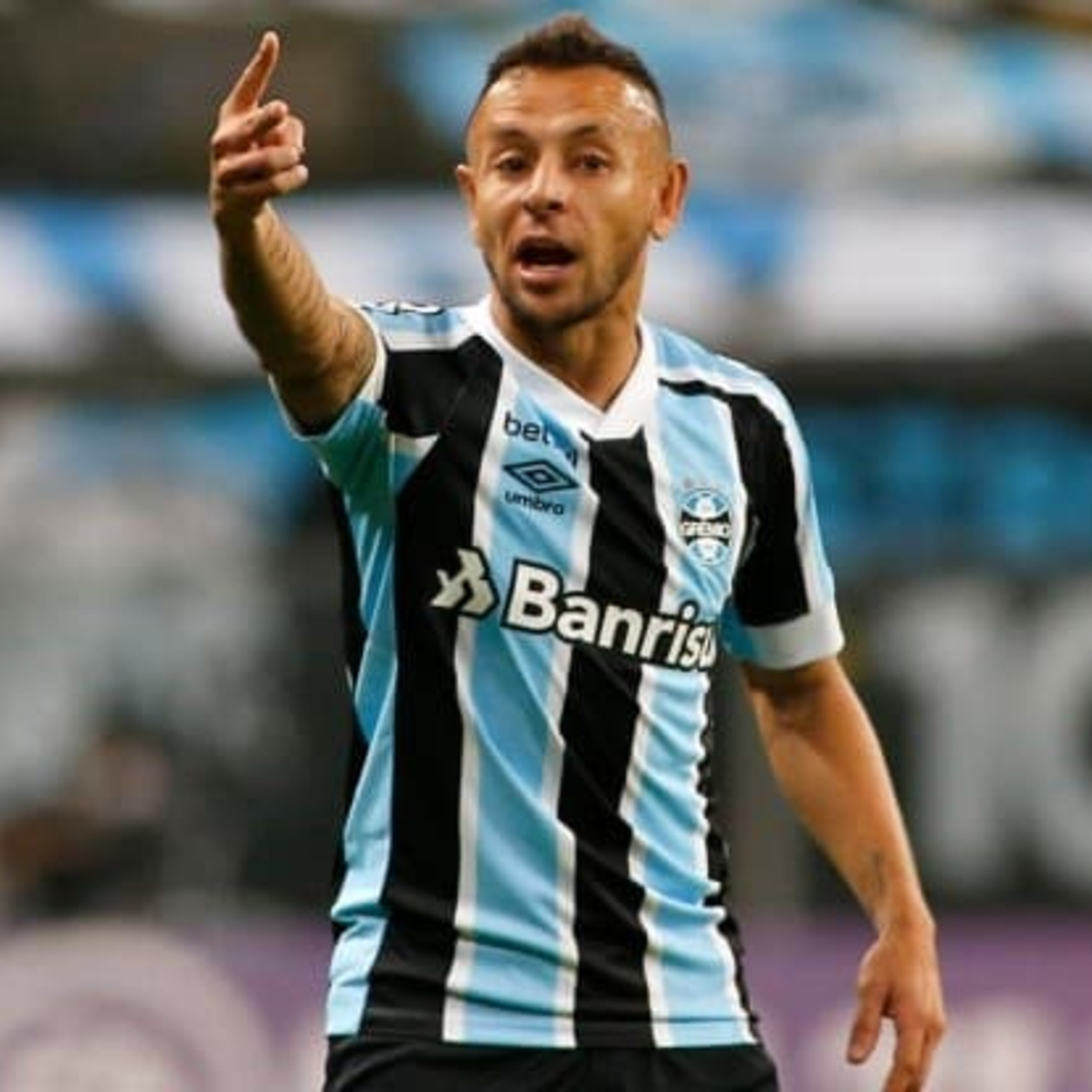 São Paulo contrata Rafinha, lateral revelado no Coritiba, que foi rebaixado no Grêmio episode artwork