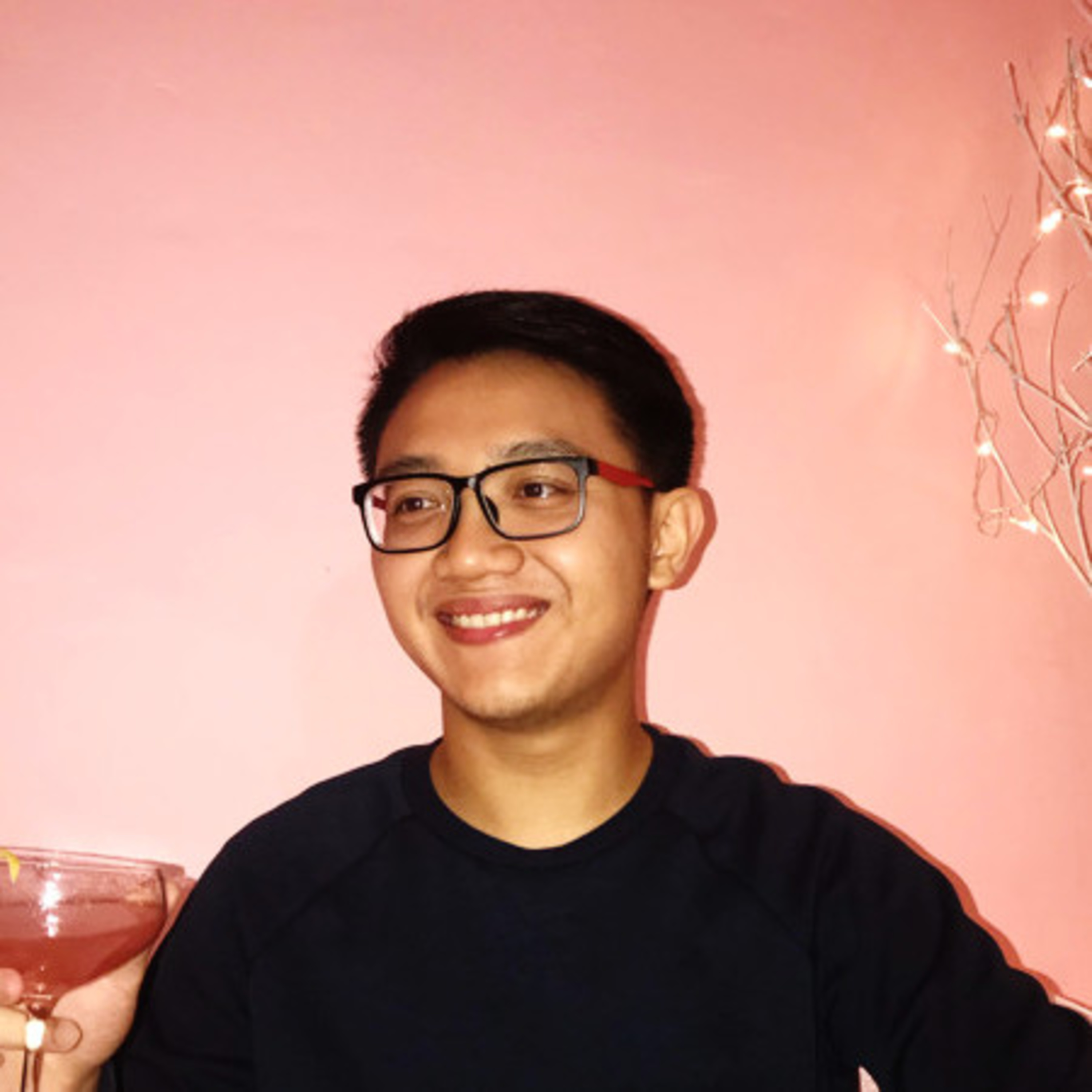 Young Entrepreneur\'s Insight with YES