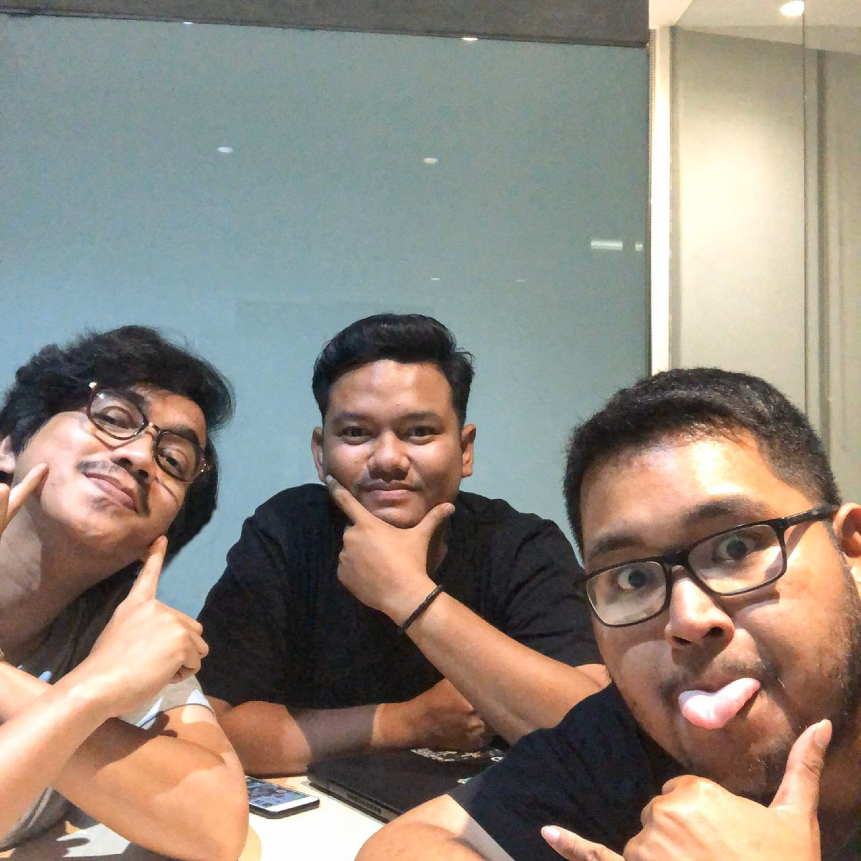 Dilarang Ngomong Kerjaan!