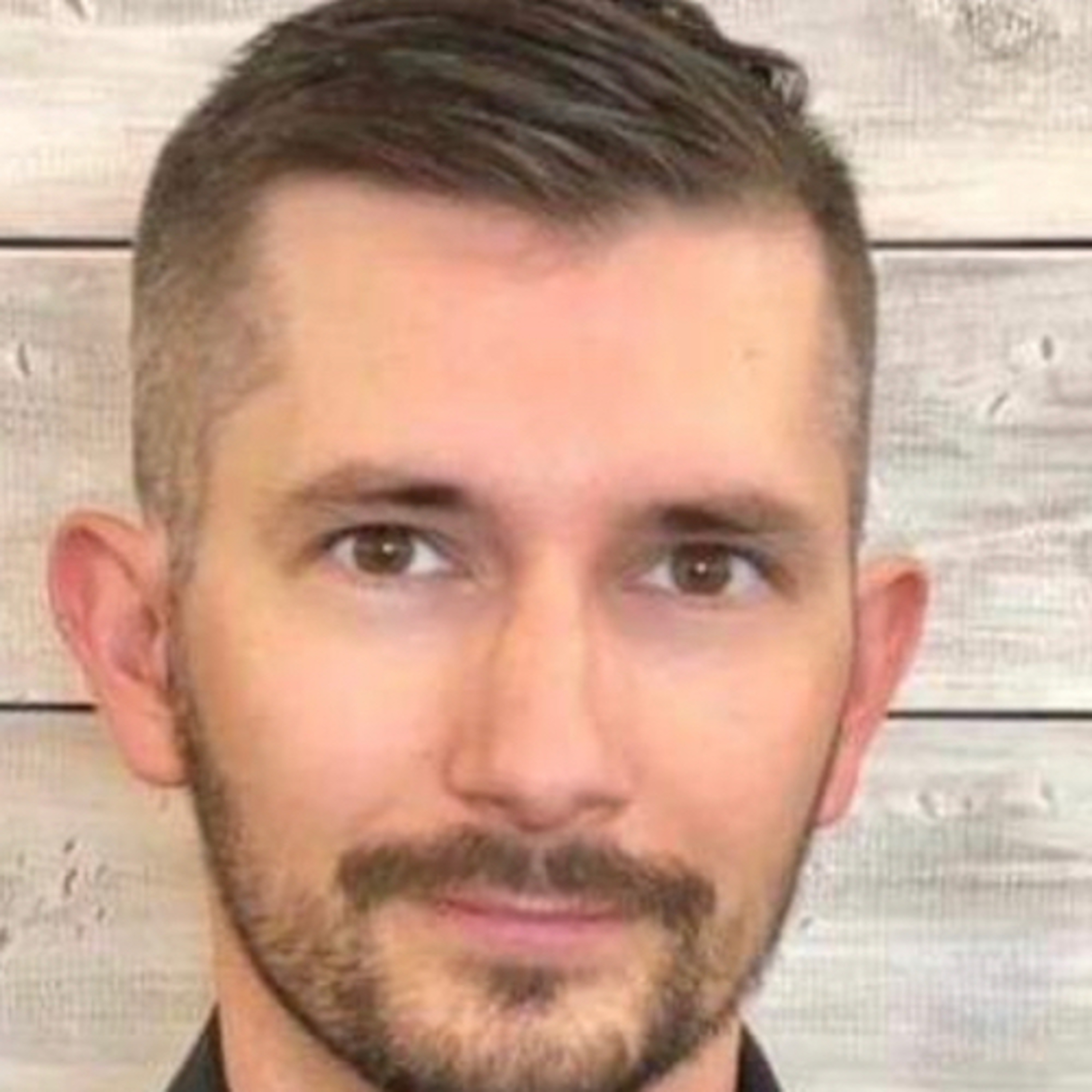 MJ Banias - Vice News and Popular Mechanics Journalist