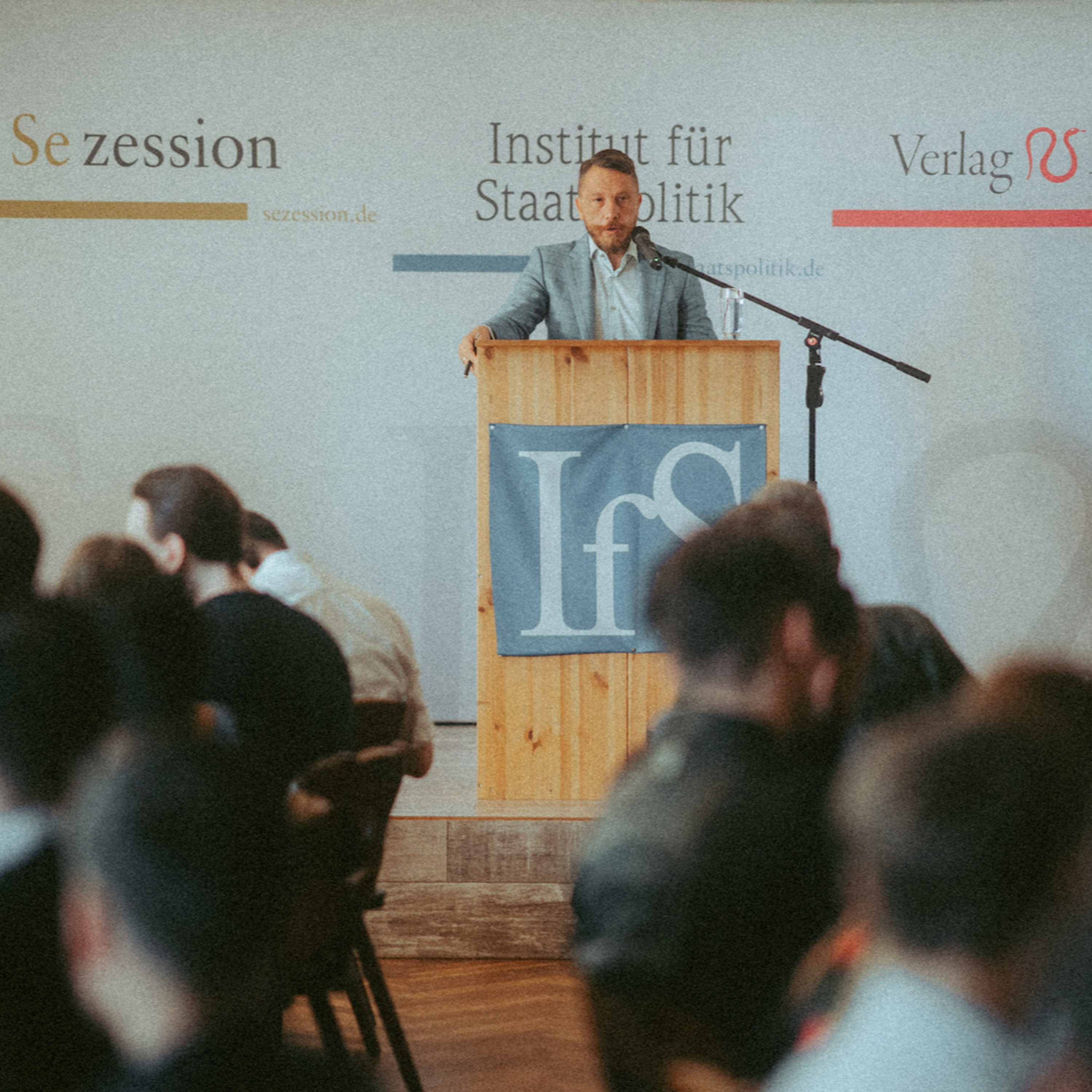 »Das geopolitische Problem Balkan« Dušan Dostanić auf der Sommerakademie des IfS episode artwork